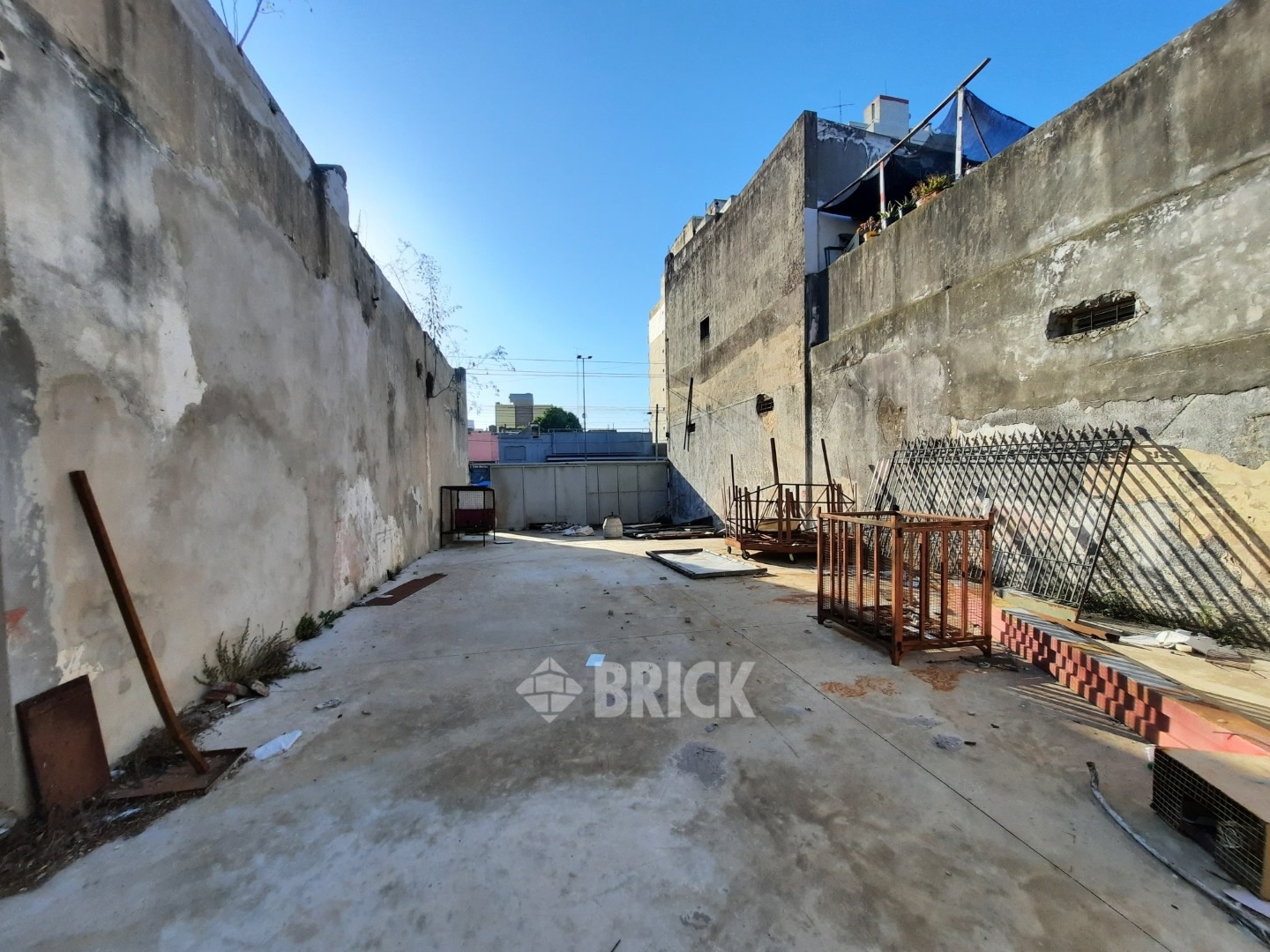 YRIGOYEN, HIPOLITO, AV. al 6600 8