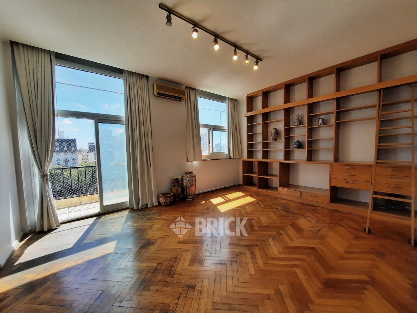 YRIGOYEN, HIPOLITO al 1500 Piso 5 1