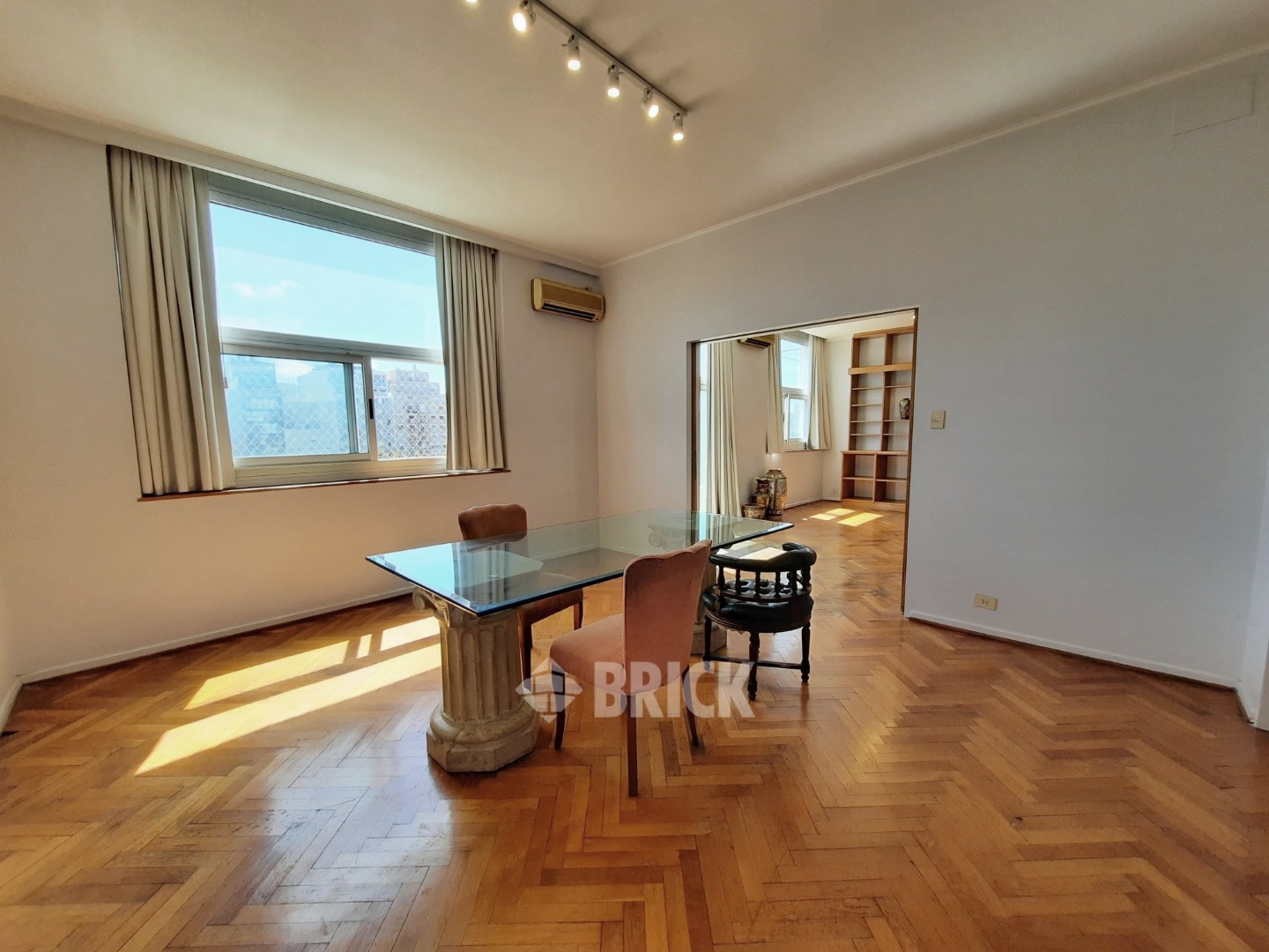 YRIGOYEN, HIPOLITO al 1500 Piso 5 10