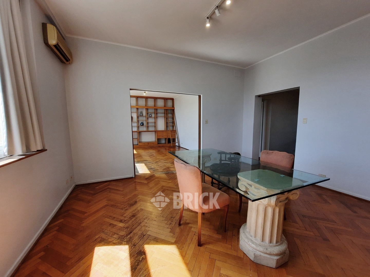 YRIGOYEN, HIPOLITO al 1500 Piso 5 12