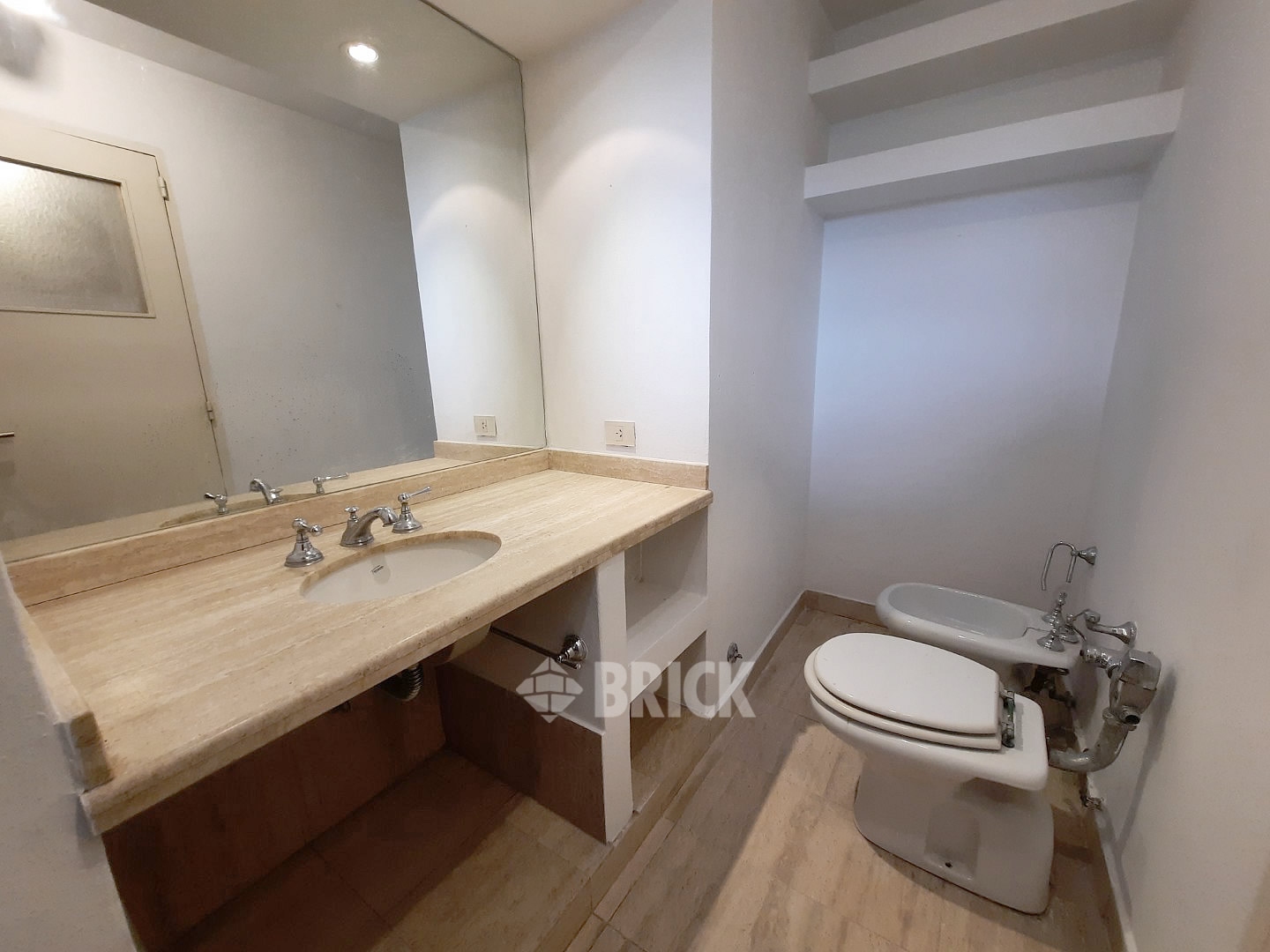 YRIGOYEN, HIPOLITO al 1500 Piso 5 23