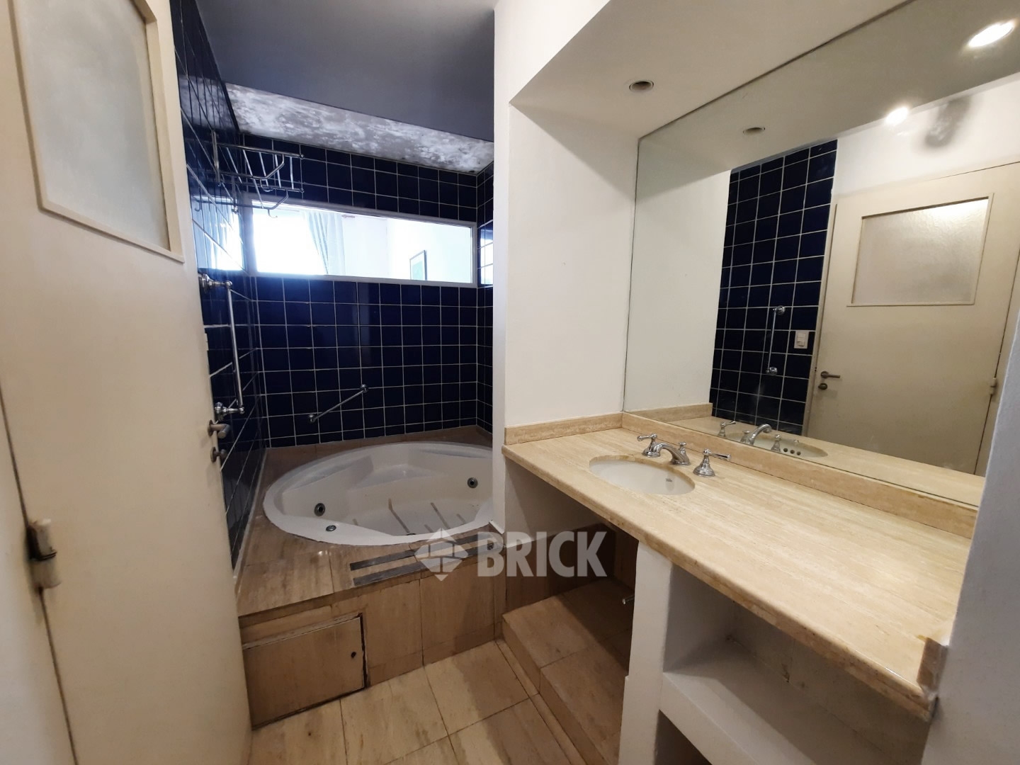 YRIGOYEN, HIPOLITO al 1500 Piso 5 24