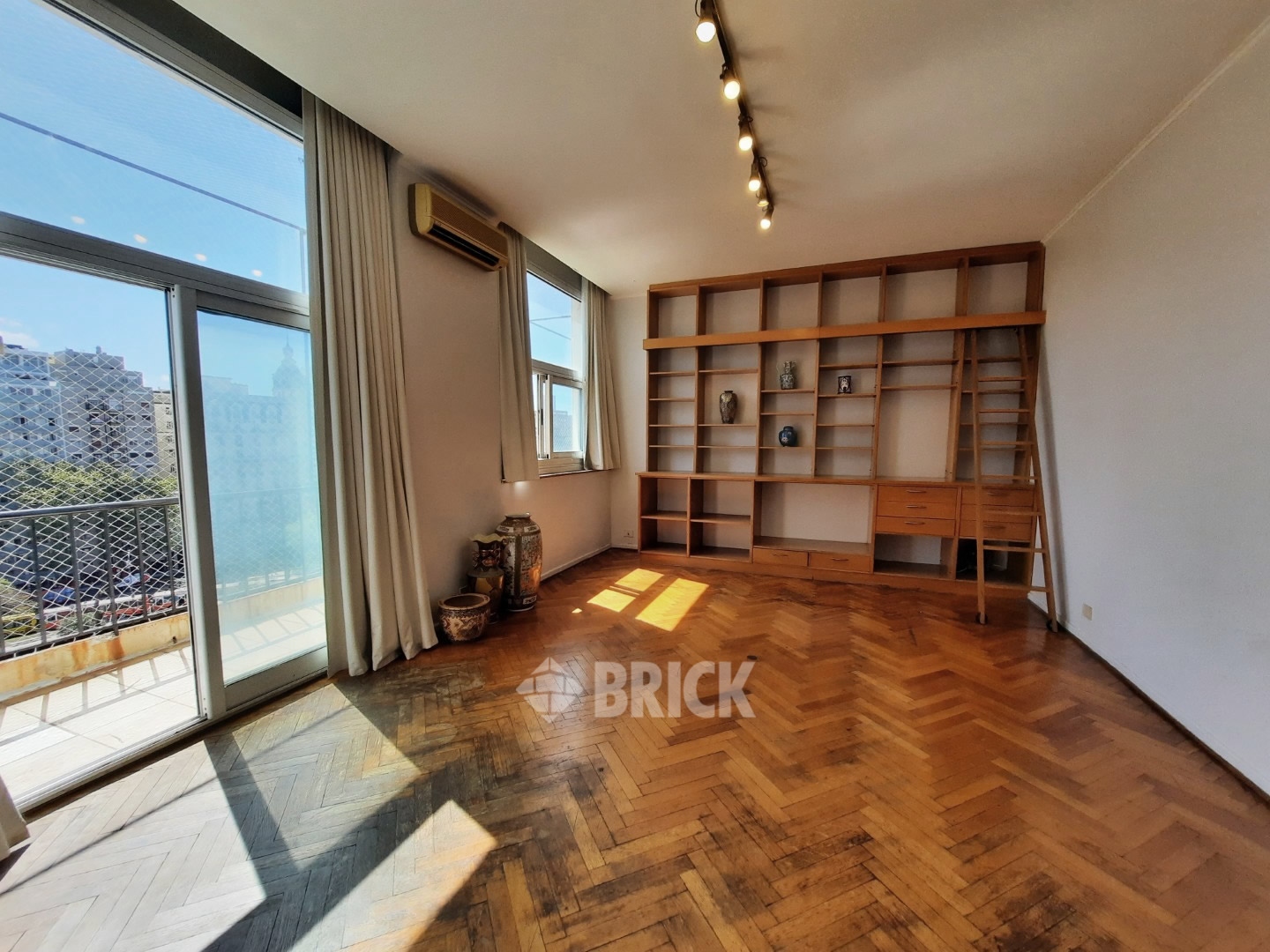 YRIGOYEN, HIPOLITO al 1500 Piso 5 3