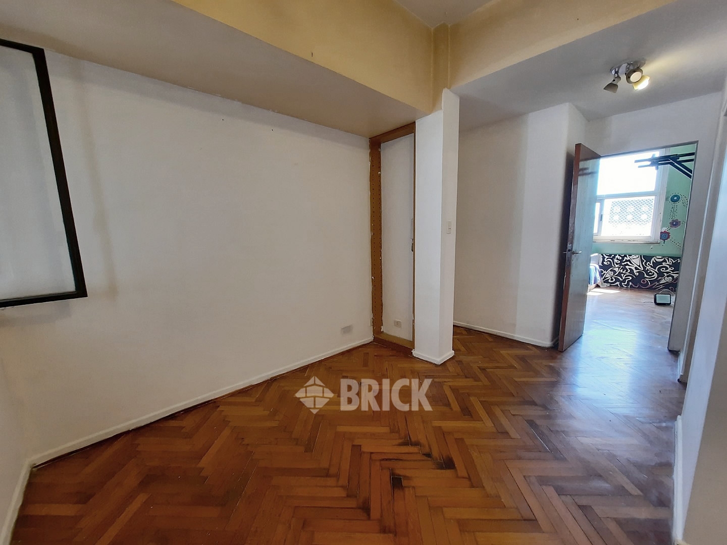 YRIGOYEN, HIPOLITO al 1500 Piso 5 32