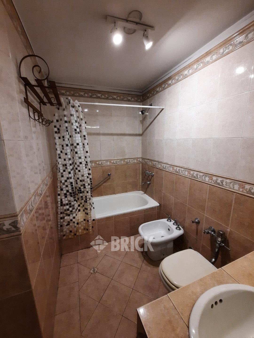 YRIGOYEN, HIPOLITO al 1500 Piso 5 33