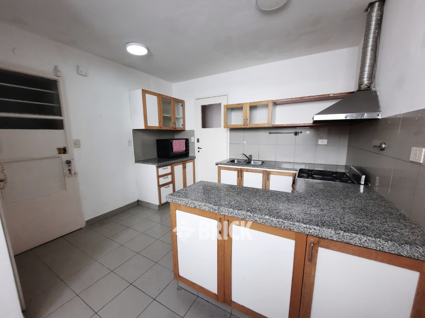 YRIGOYEN, HIPOLITO al 1500 Piso 5 40