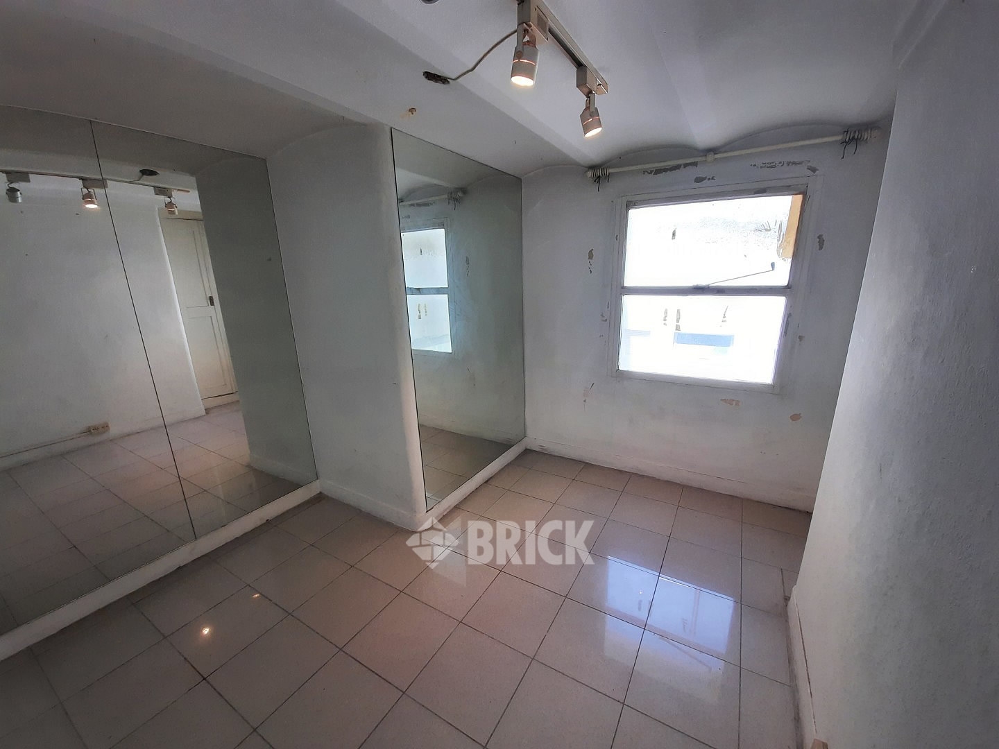 YRIGOYEN, HIPOLITO al 1500 Piso 5 47