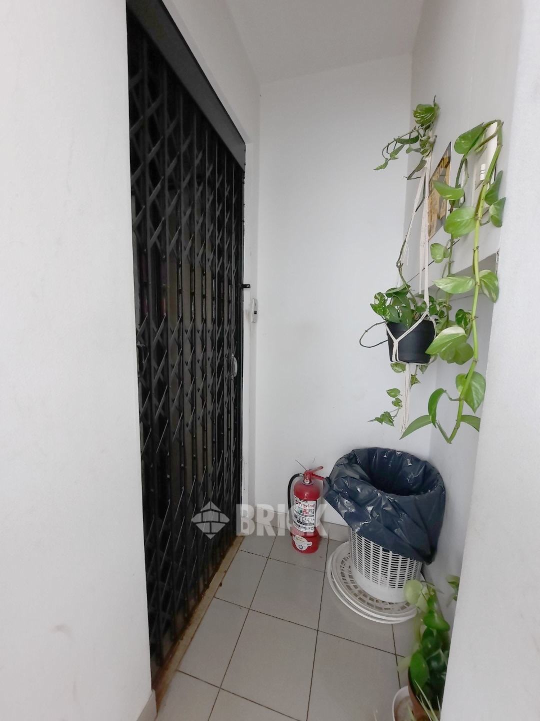 YRIGOYEN, HIPOLITO al 1500 Piso 5 52