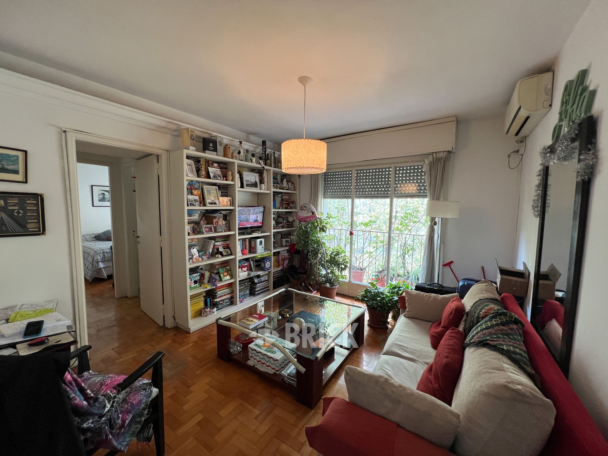 THAMES al 2100 Piso 5 1