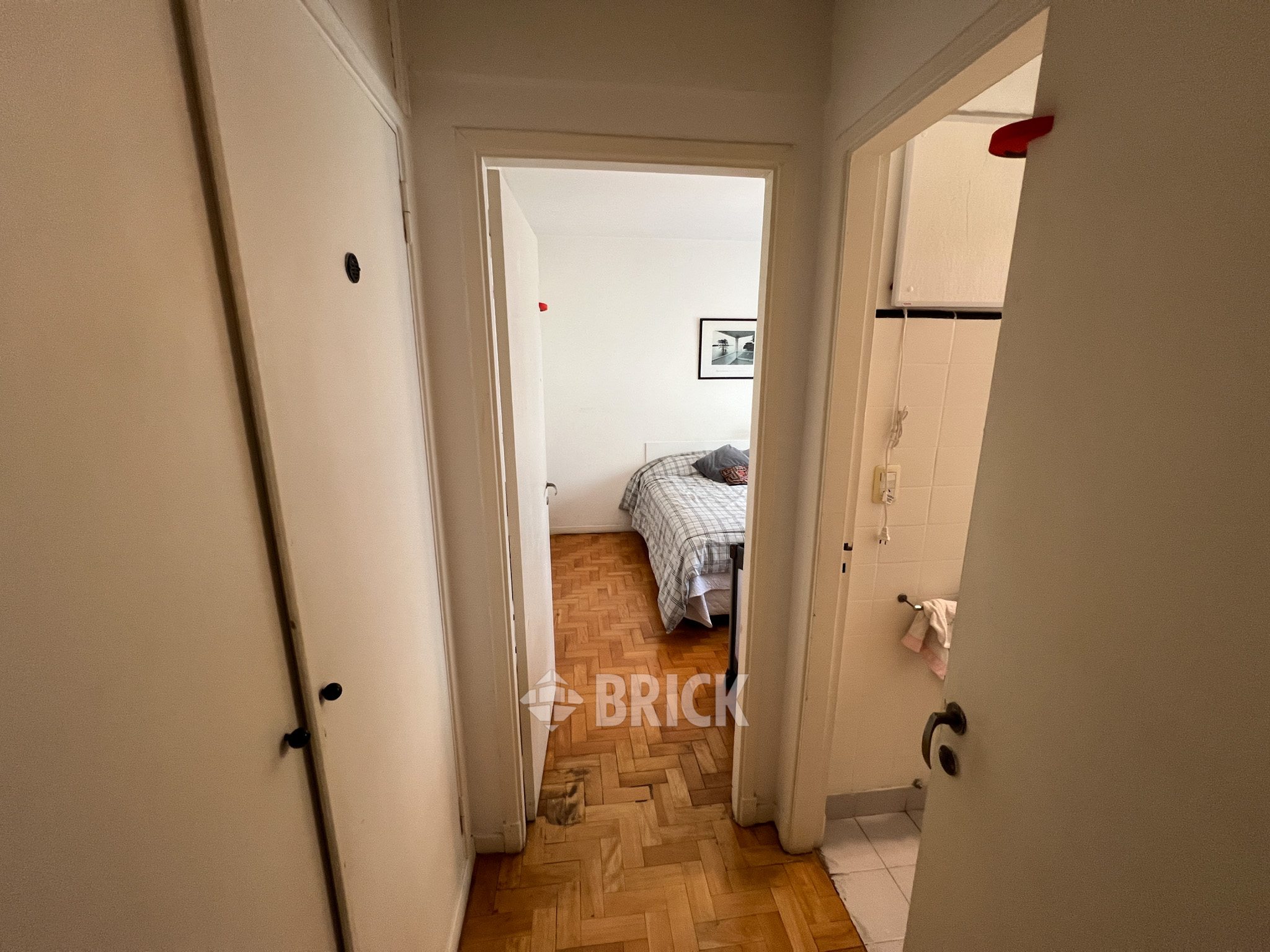 THAMES al 2100 Piso 5 5