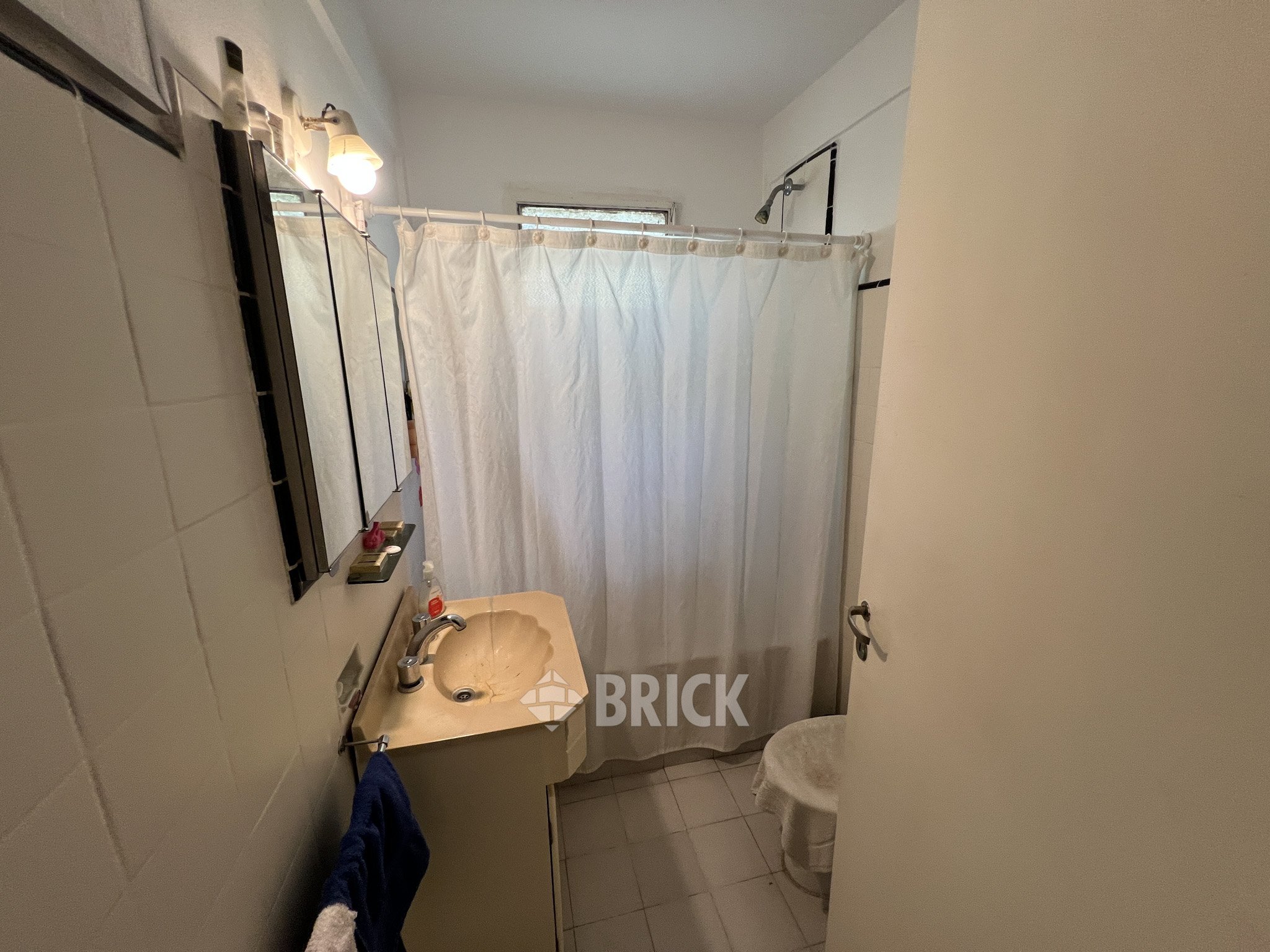 THAMES al 2100 Piso 5 6