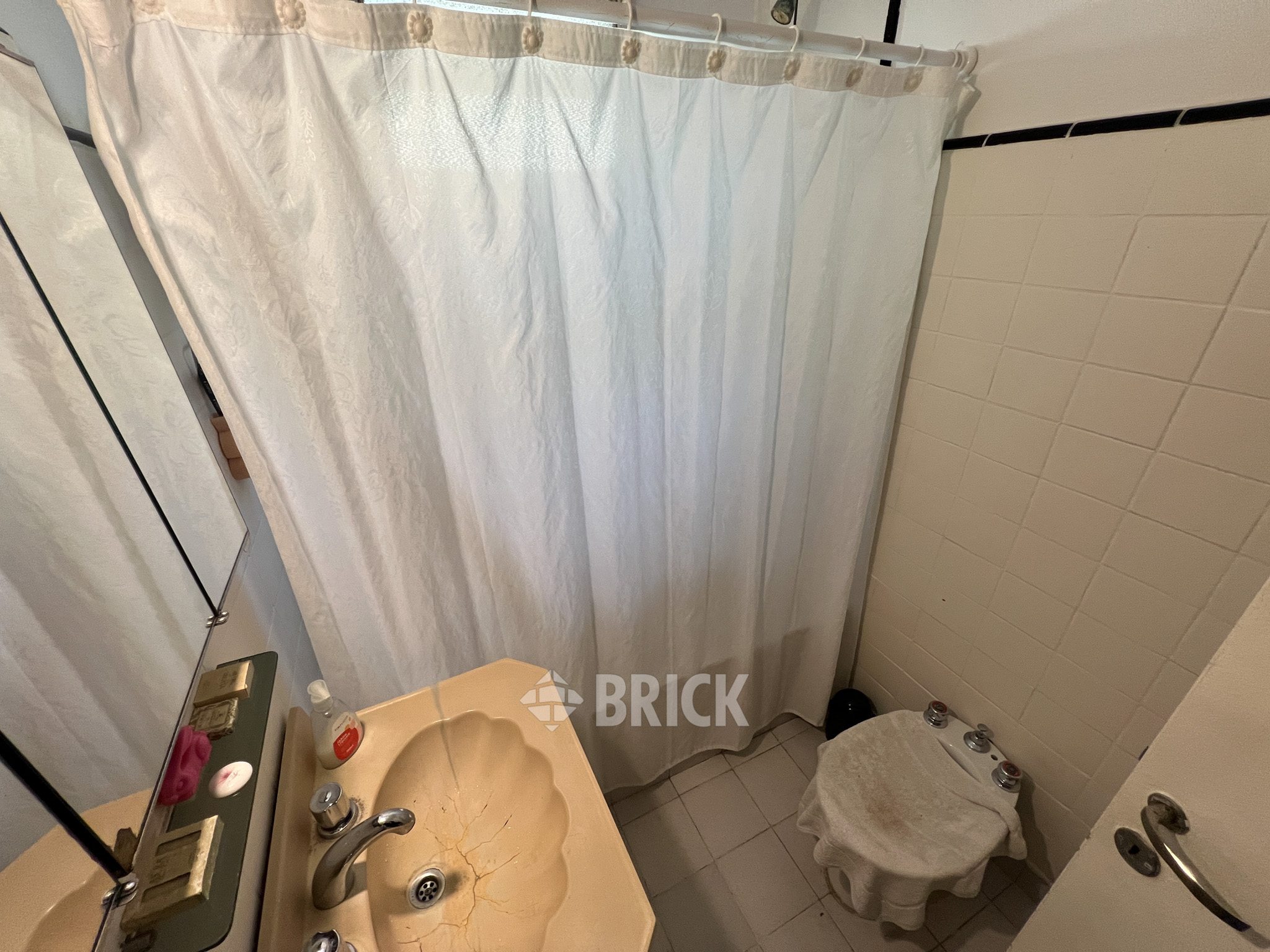 THAMES al 2100 Piso 5 7