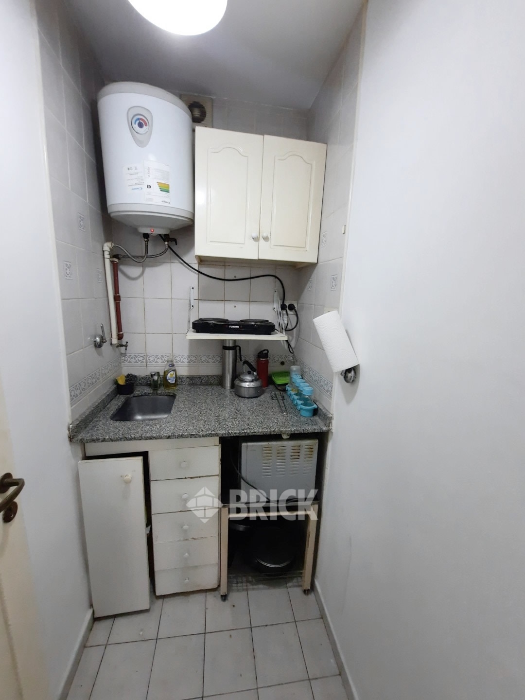 ECUADOR al 1300 Piso 8 15