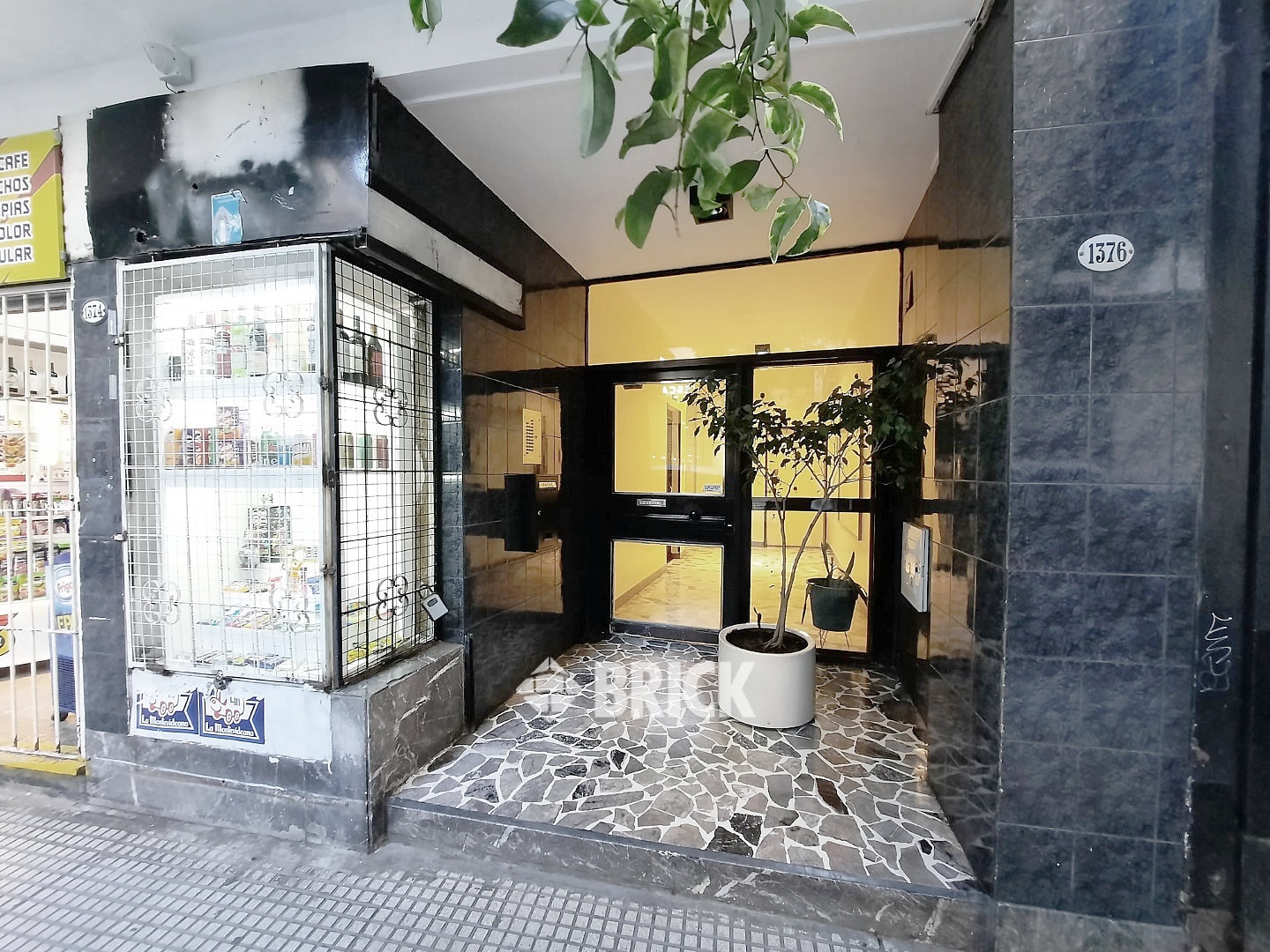 ECUADOR al 1300 Piso 8 19