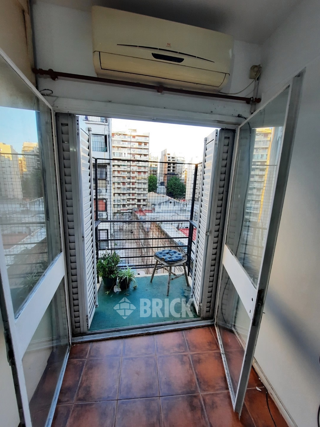 ECUADOR al 1300 Piso 8 5