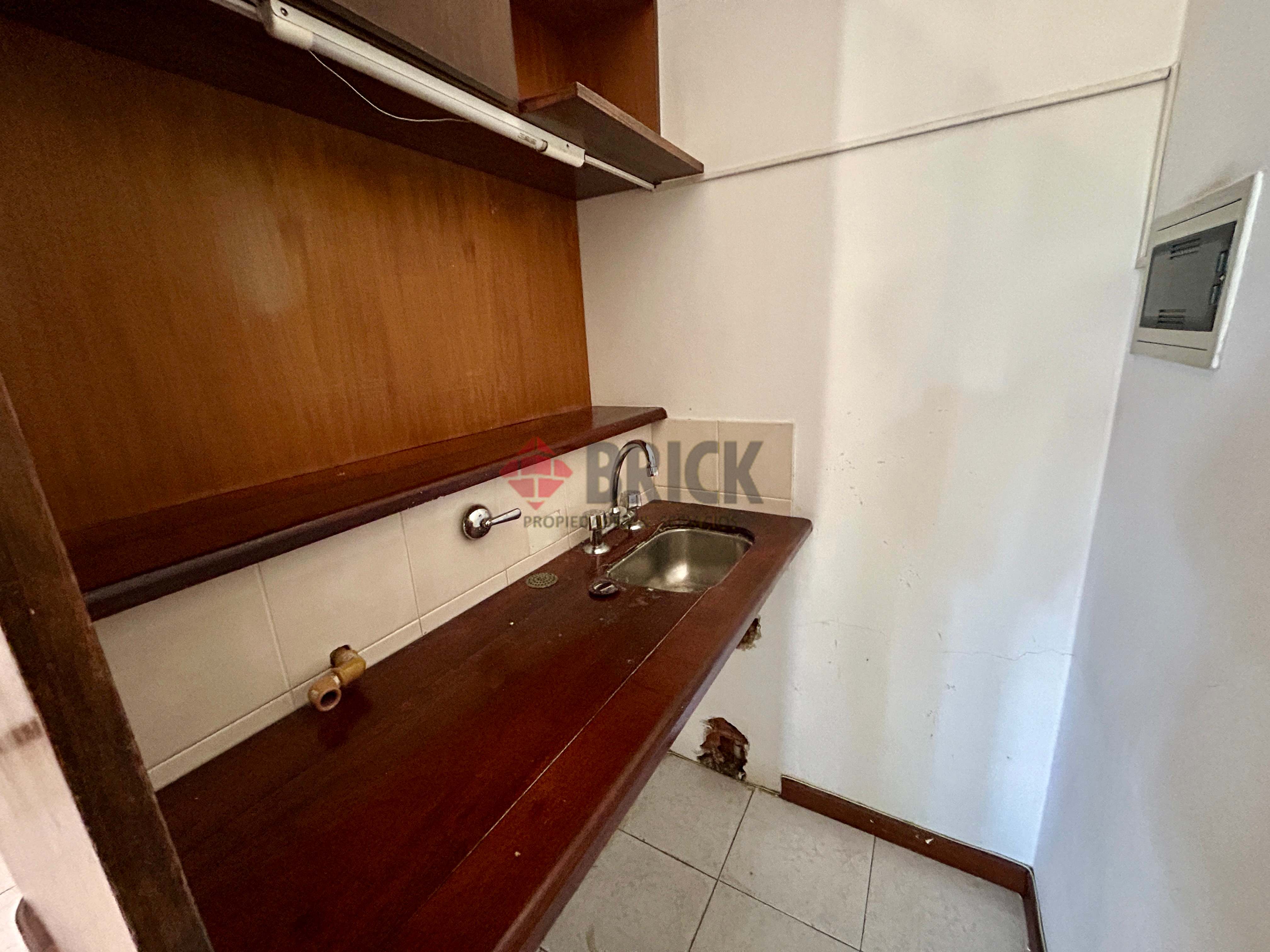 GARCIA, LUIS al 1700 Piso 1 6