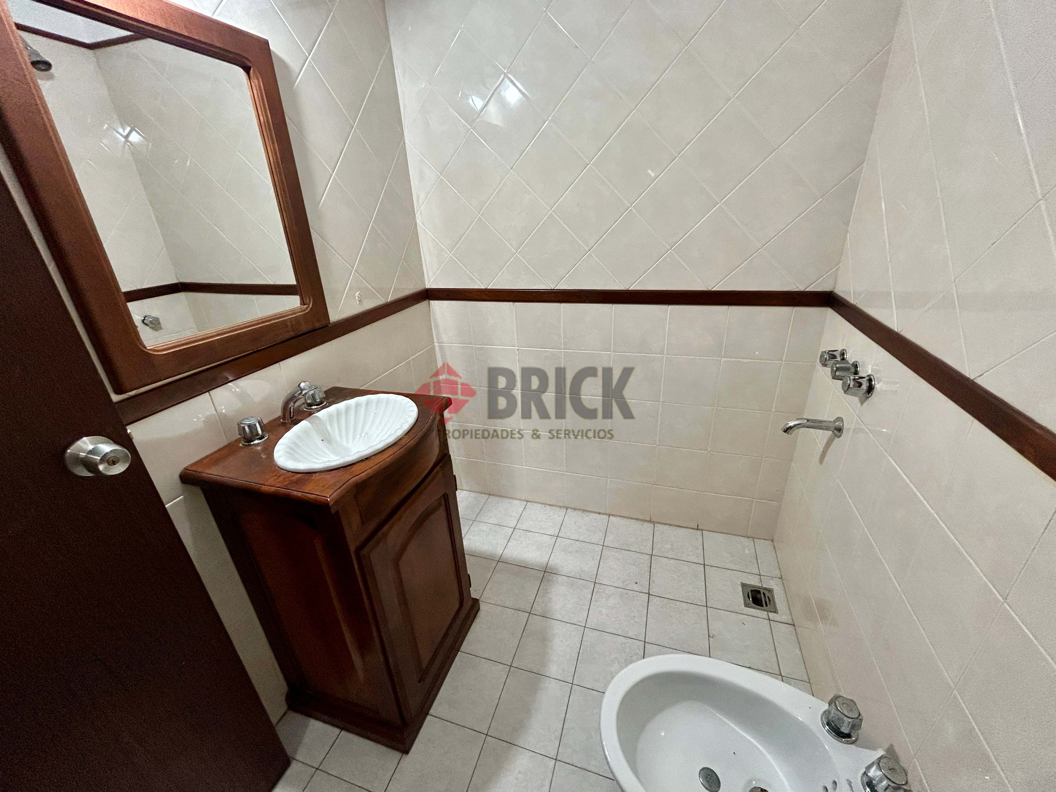 GARCIA, LUIS al 1700 Piso 1 11