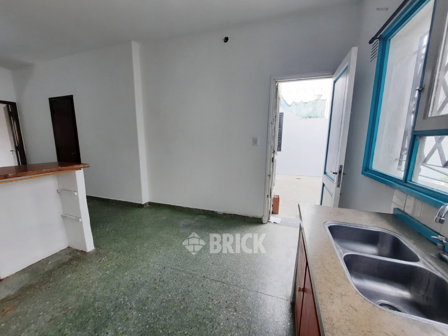 ZAPIOLA, AV. al 800 18