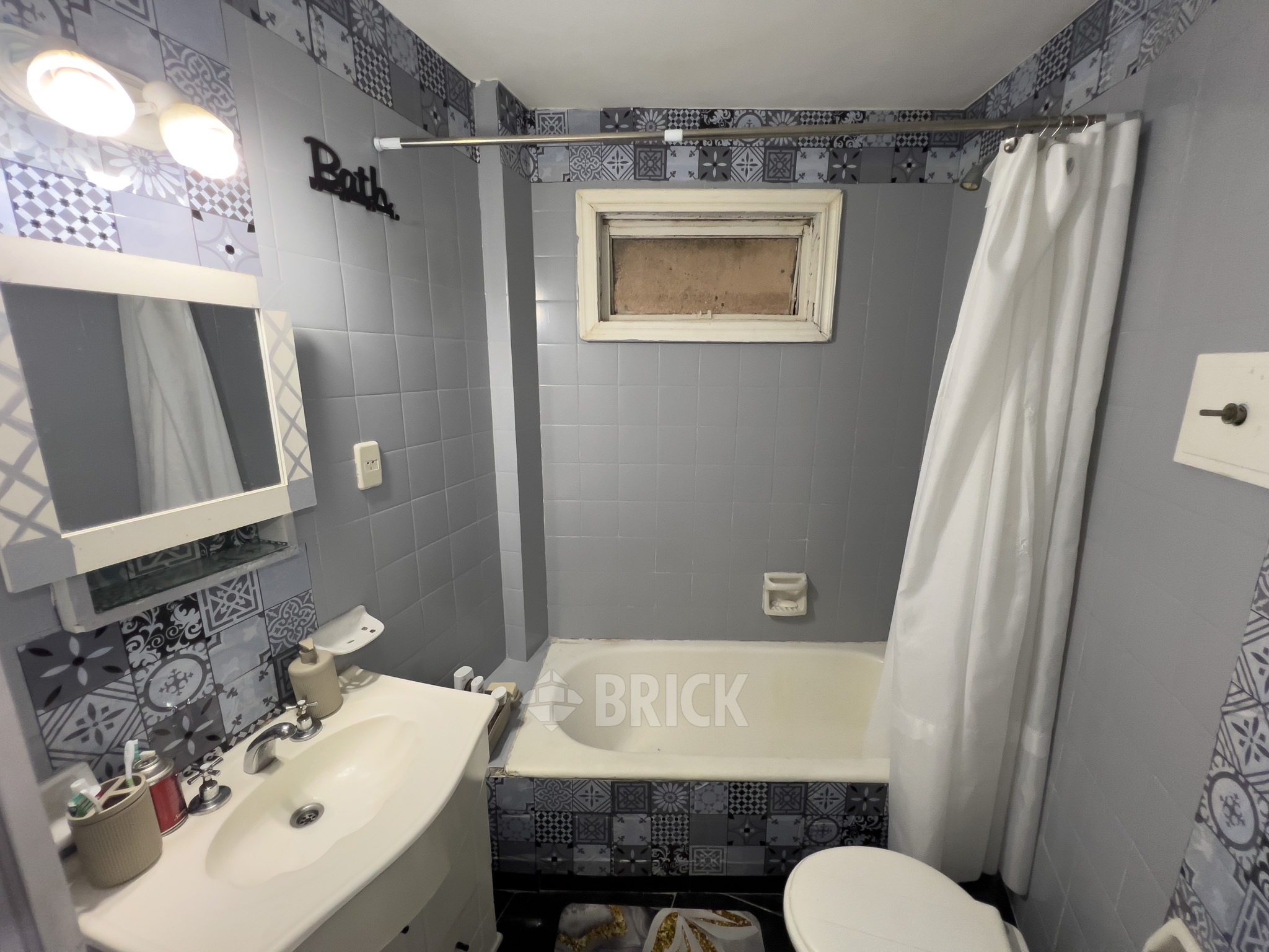 PERON, EVA, AV. al 1500 Piso 5 7