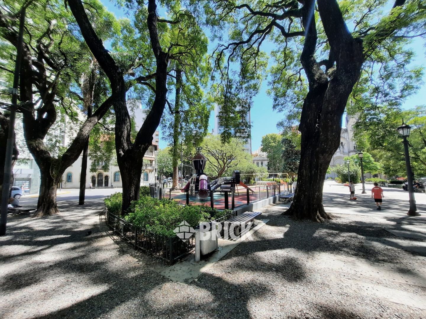 SALGUERO, JERONIMO al 1700 Piso 2 28