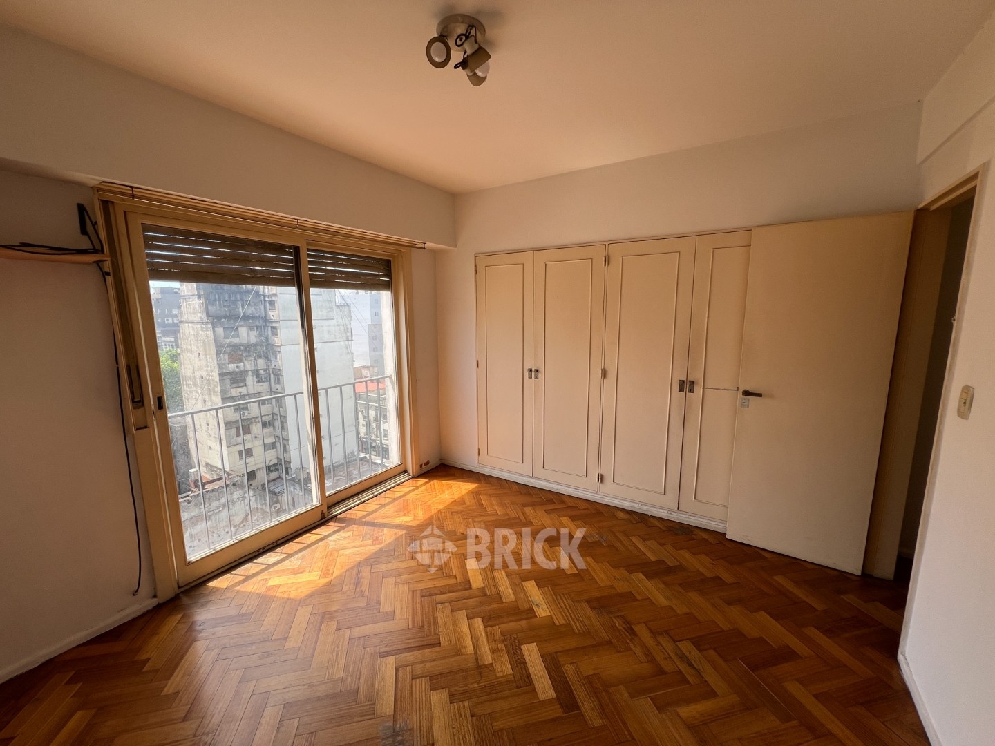 SARMIENTO al 2000 Piso 9 14