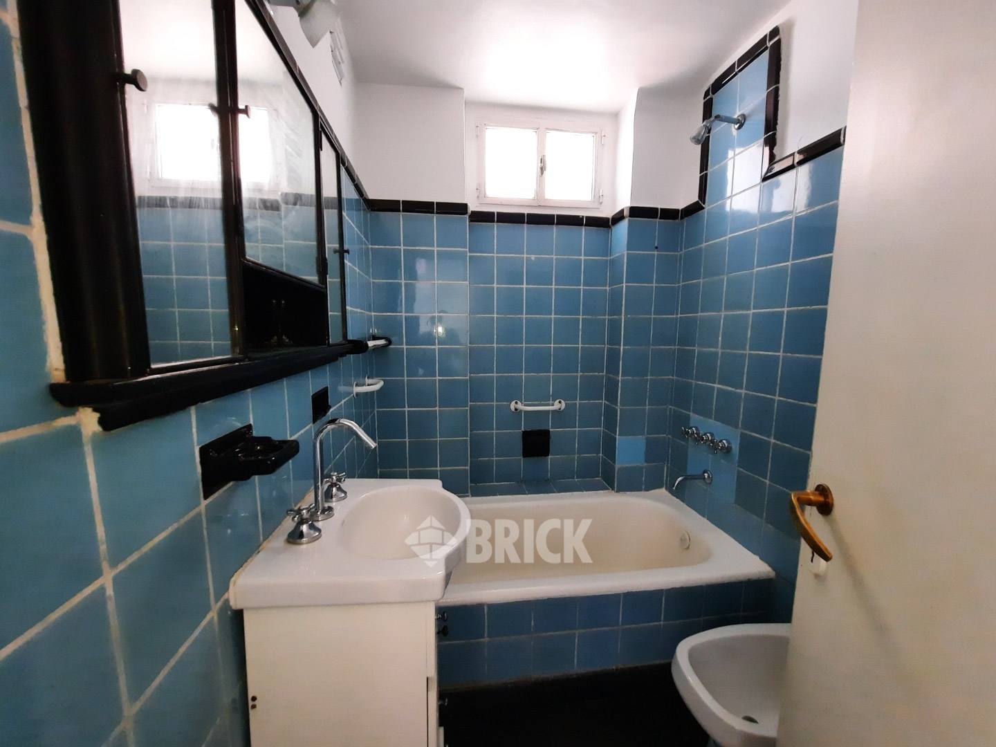 RIVADAVIA, AV. al 2100 Piso 10 13