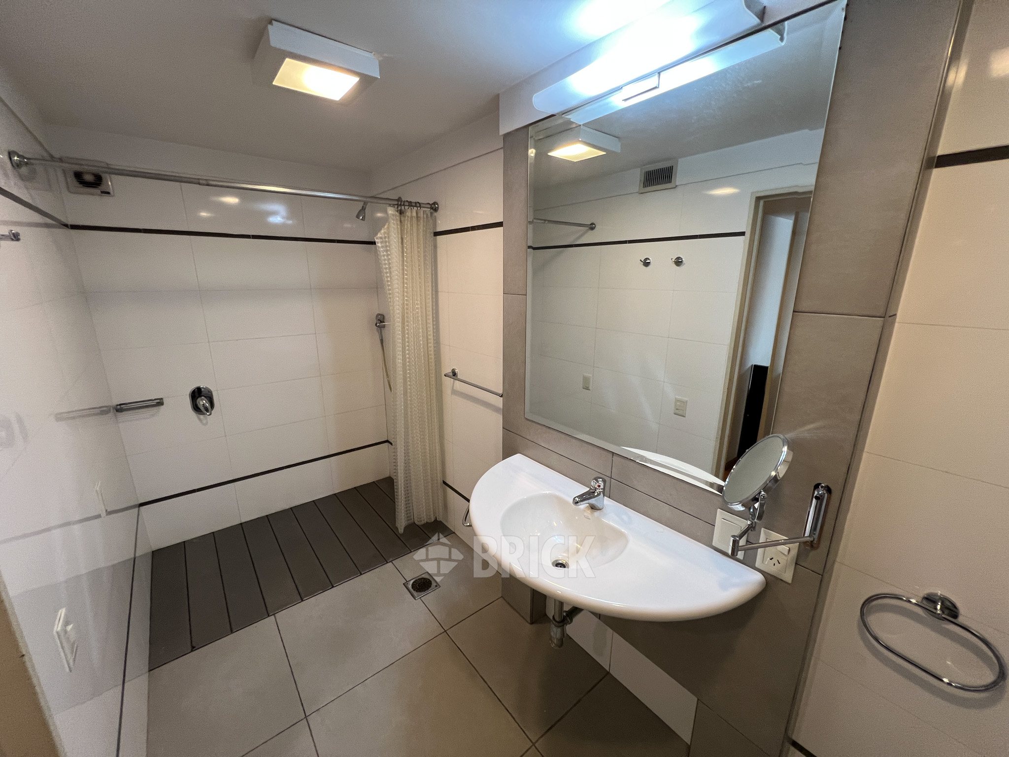 ALBERDI, JUAN B., AV. al 1000 Piso 6 22