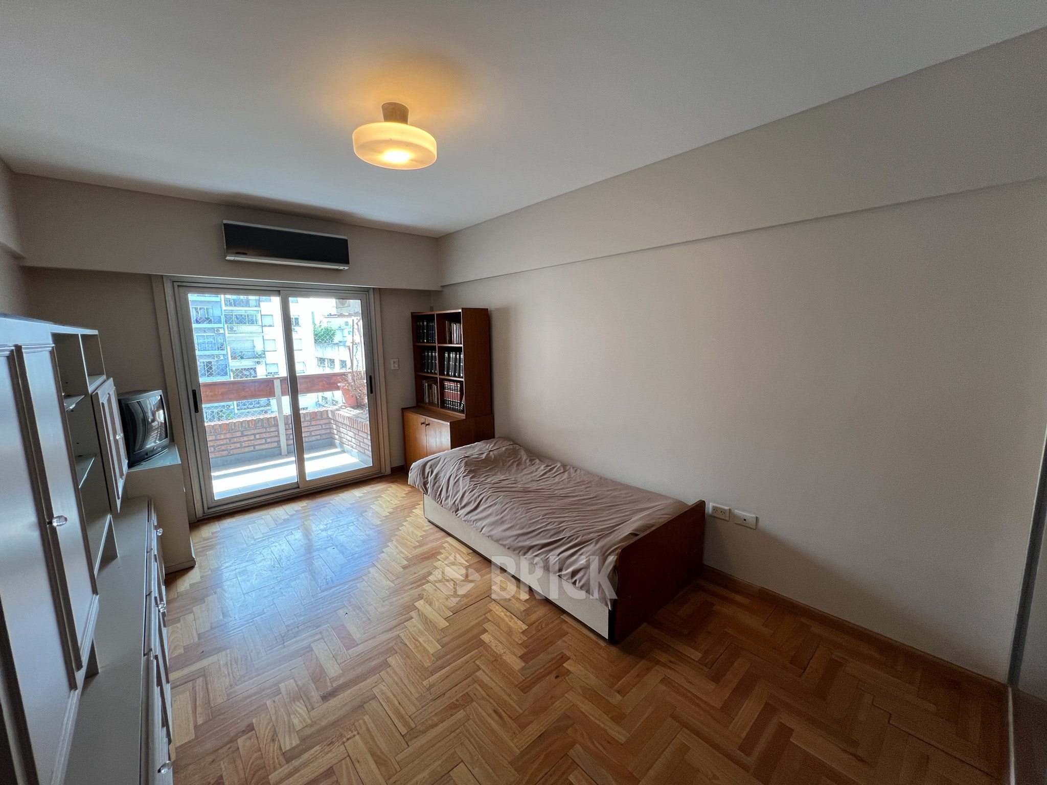 ALBERDI, JUAN B., AV. al 1000 Piso 6 27