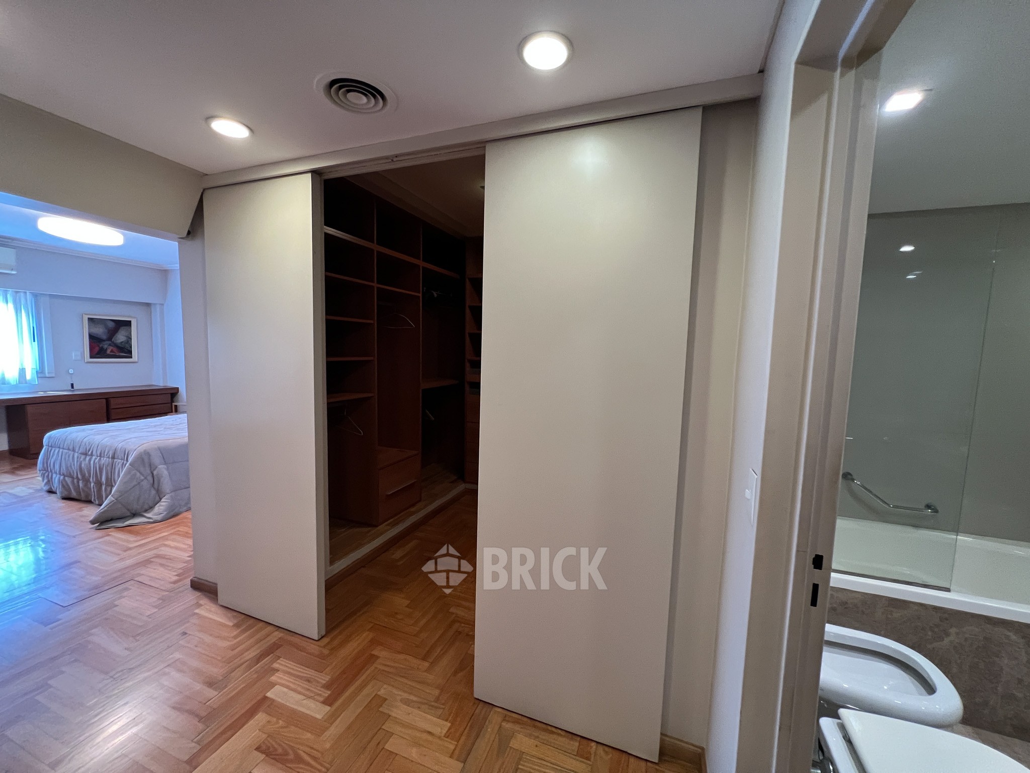 ALBERDI, JUAN B., AV. al 1000 Piso 6 29