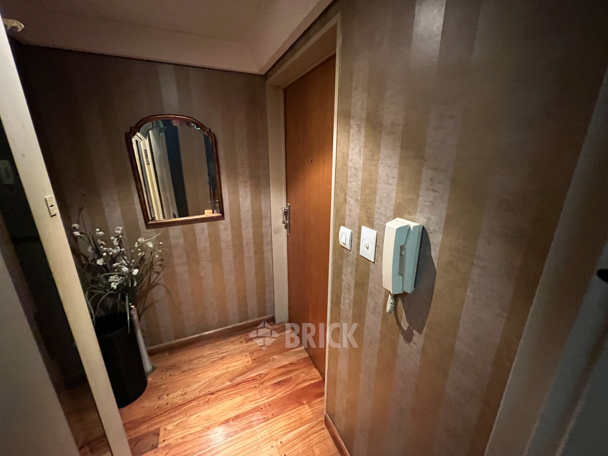 ALBERDI, JUAN B., AV. al 1000 Piso 6 49