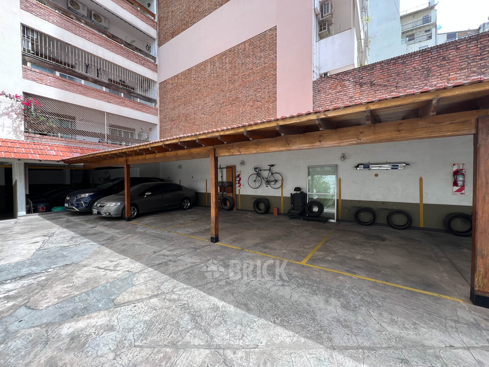 ALBERDI, JUAN B., AV. al 1000 Piso 6 51