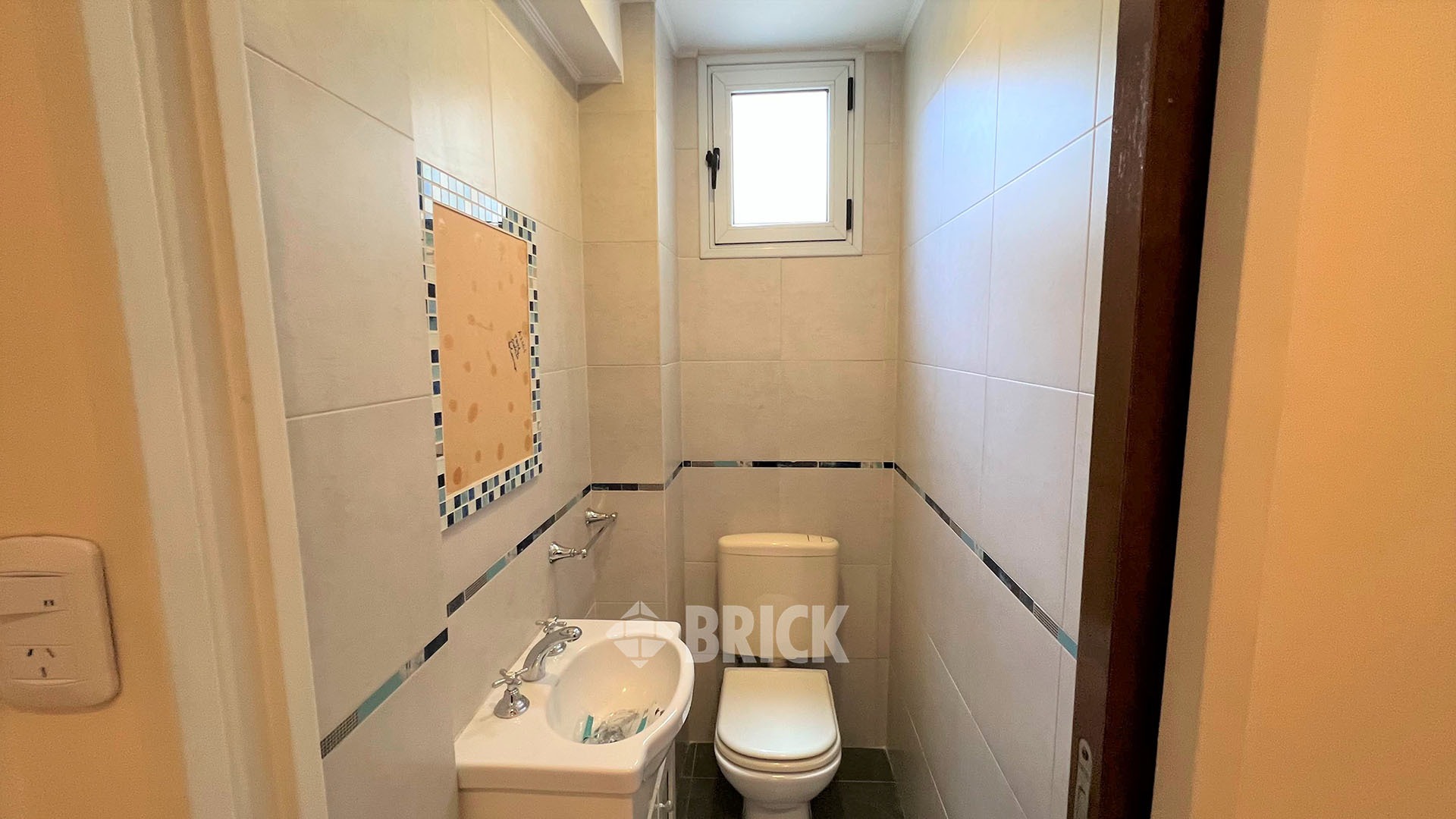 ACOYTE, AV. al 100 Piso 3 23