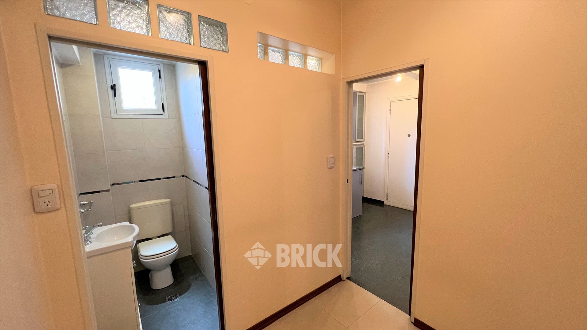 ACOYTE, AV. al 100 Piso 3 24