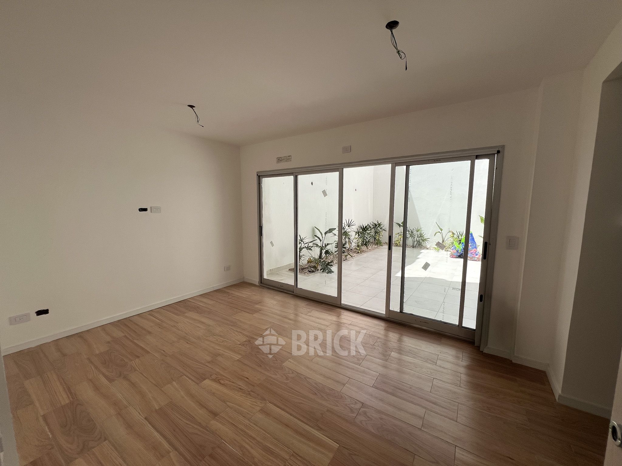 ALVAREZ, JULIAN al 700 Piso PB 1