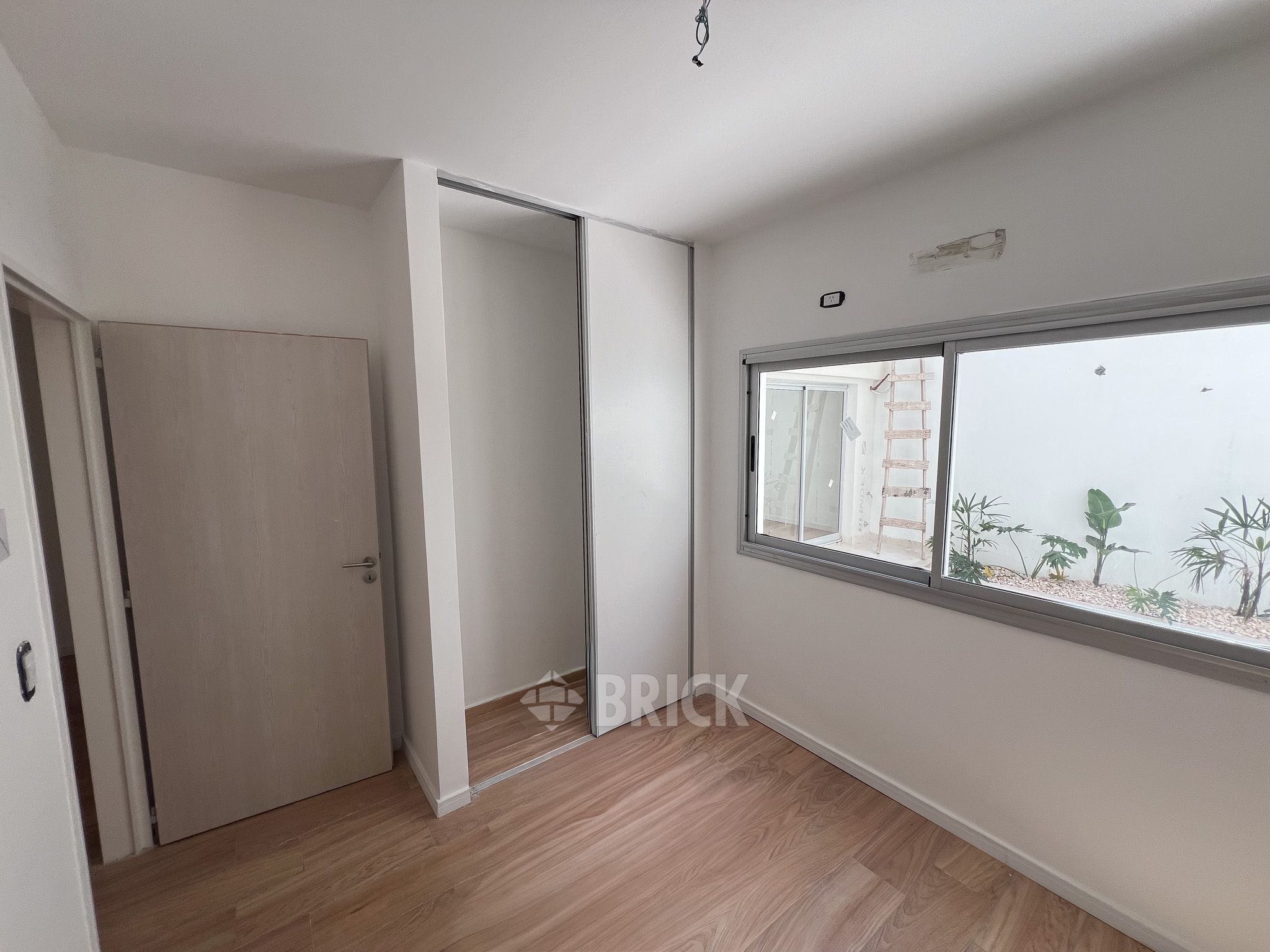 ALVAREZ, JULIAN al 700 Piso PB 13