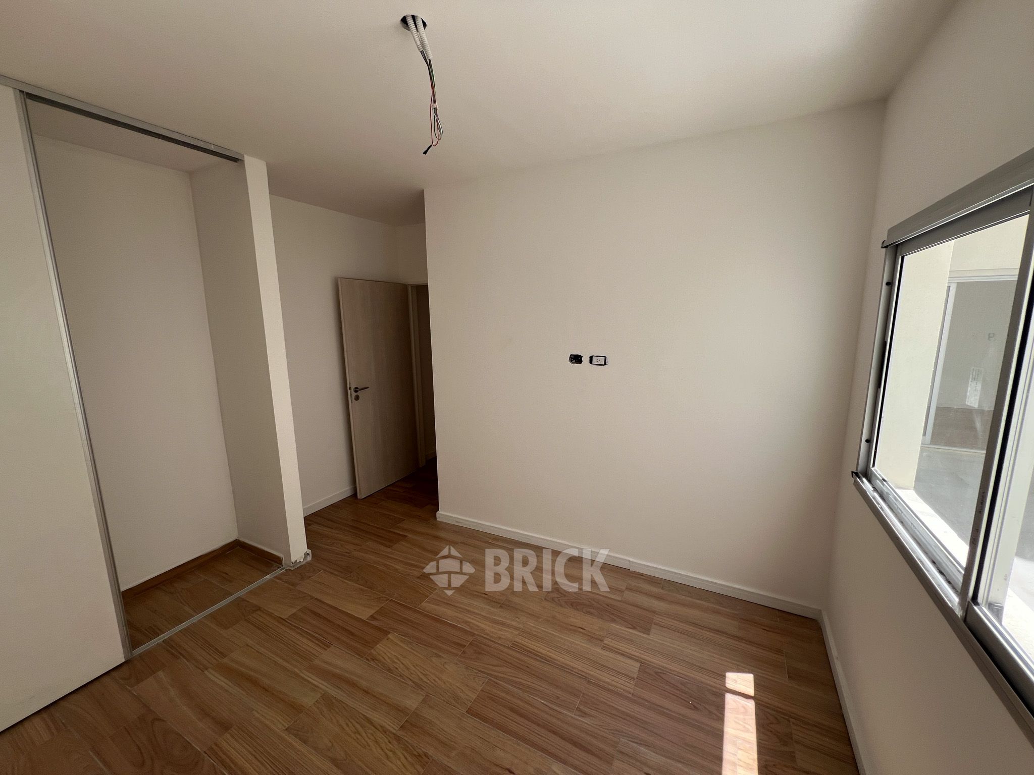 ALVAREZ, JULIAN al 700 Piso PB 15