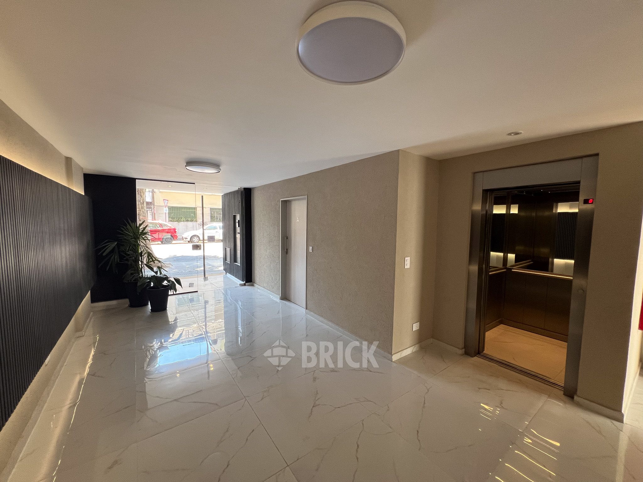 ALVAREZ, JULIAN al 700 Piso PB 23