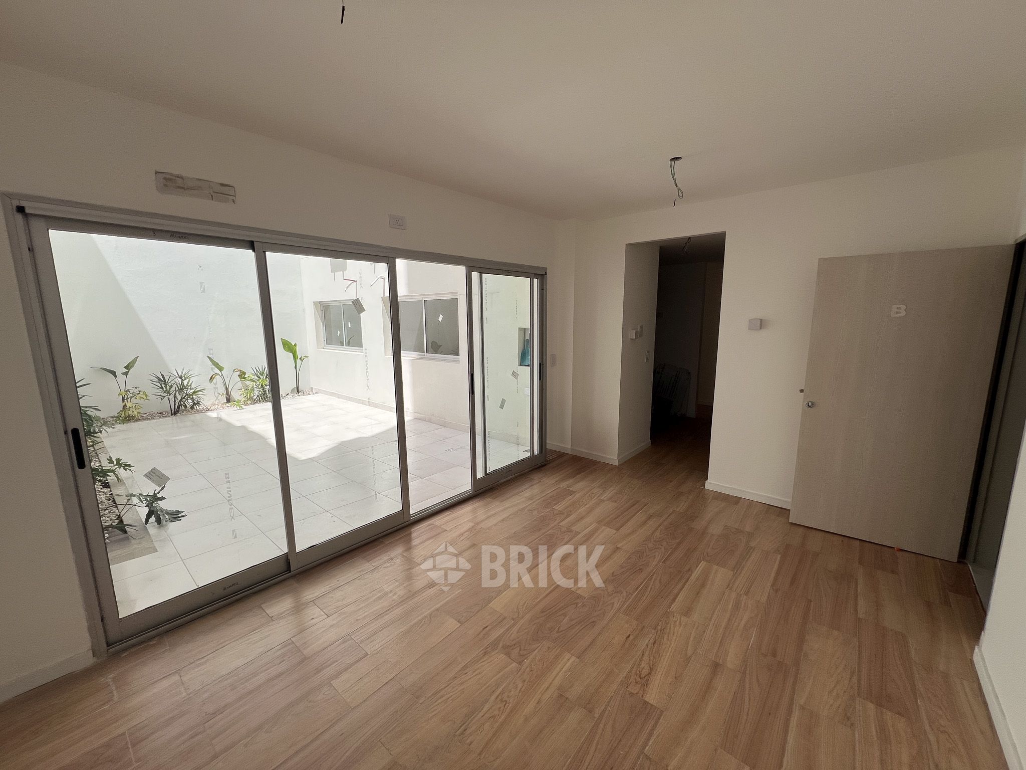 ALVAREZ, JULIAN al 700 Piso PB 3