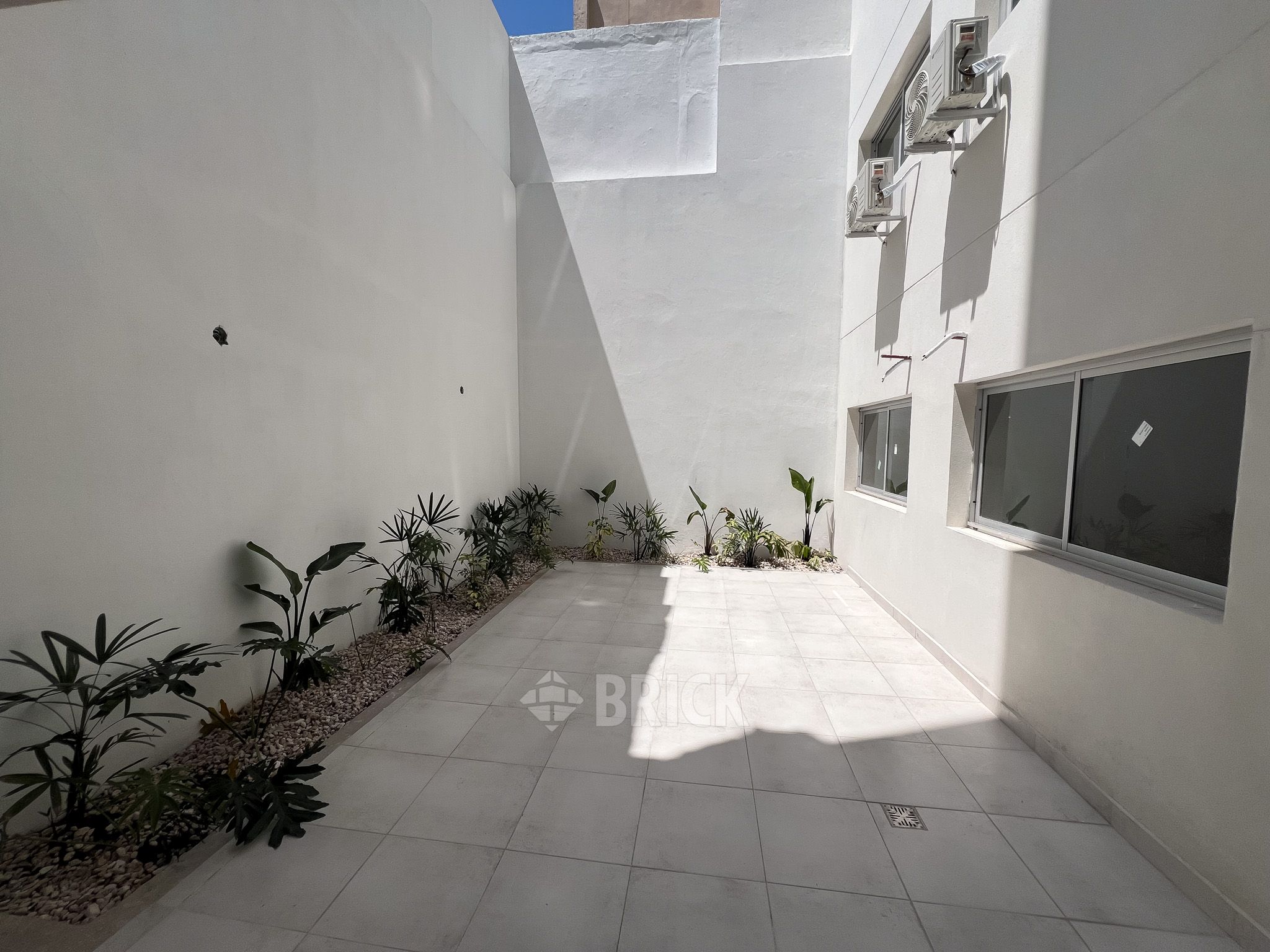 ALVAREZ, JULIAN al 700 Piso PB 4