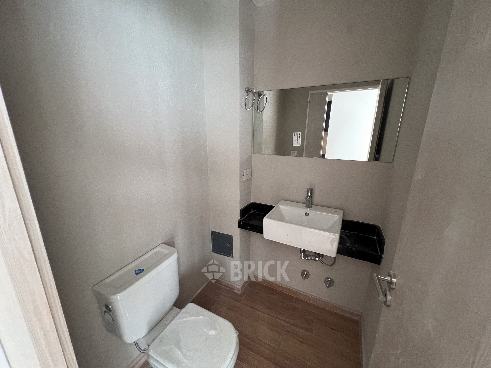 ALVAREZ, JULIAN al 700 Piso PB 6