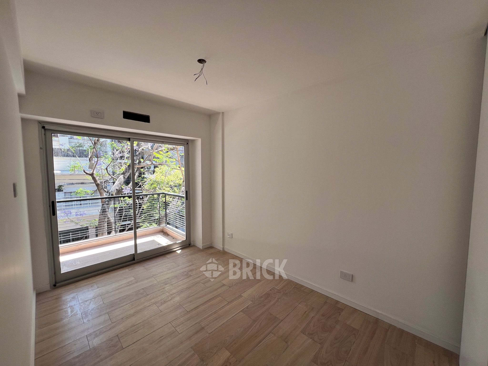 ALVAREZ, JULIAN al 700 Piso 1 11