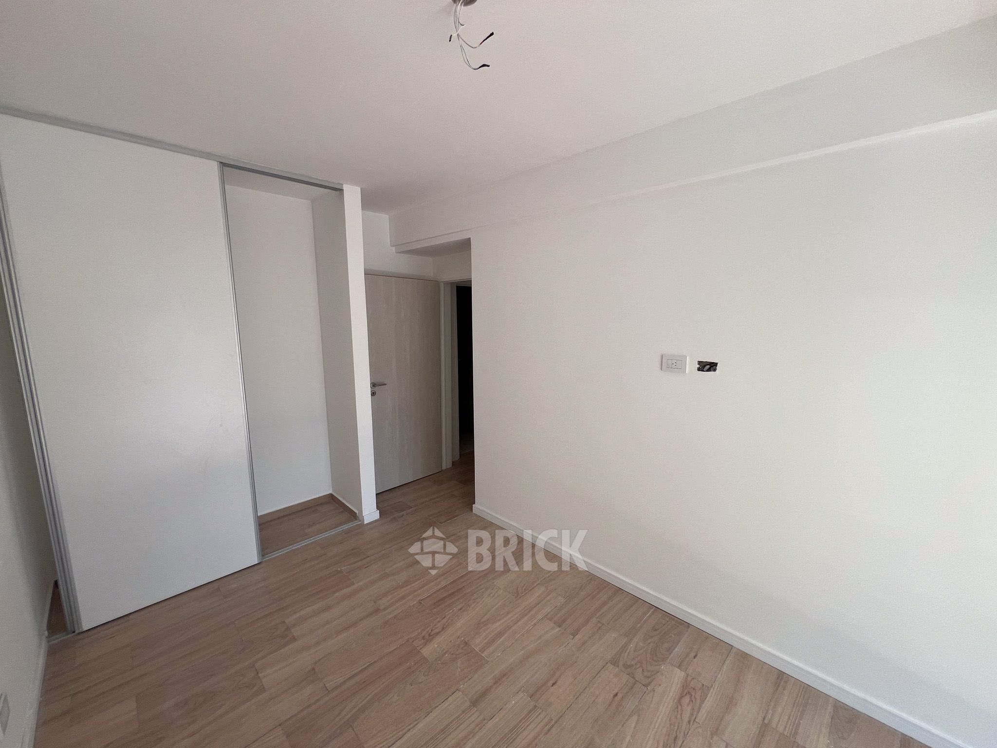 ALVAREZ, JULIAN al 700 Piso 1 12