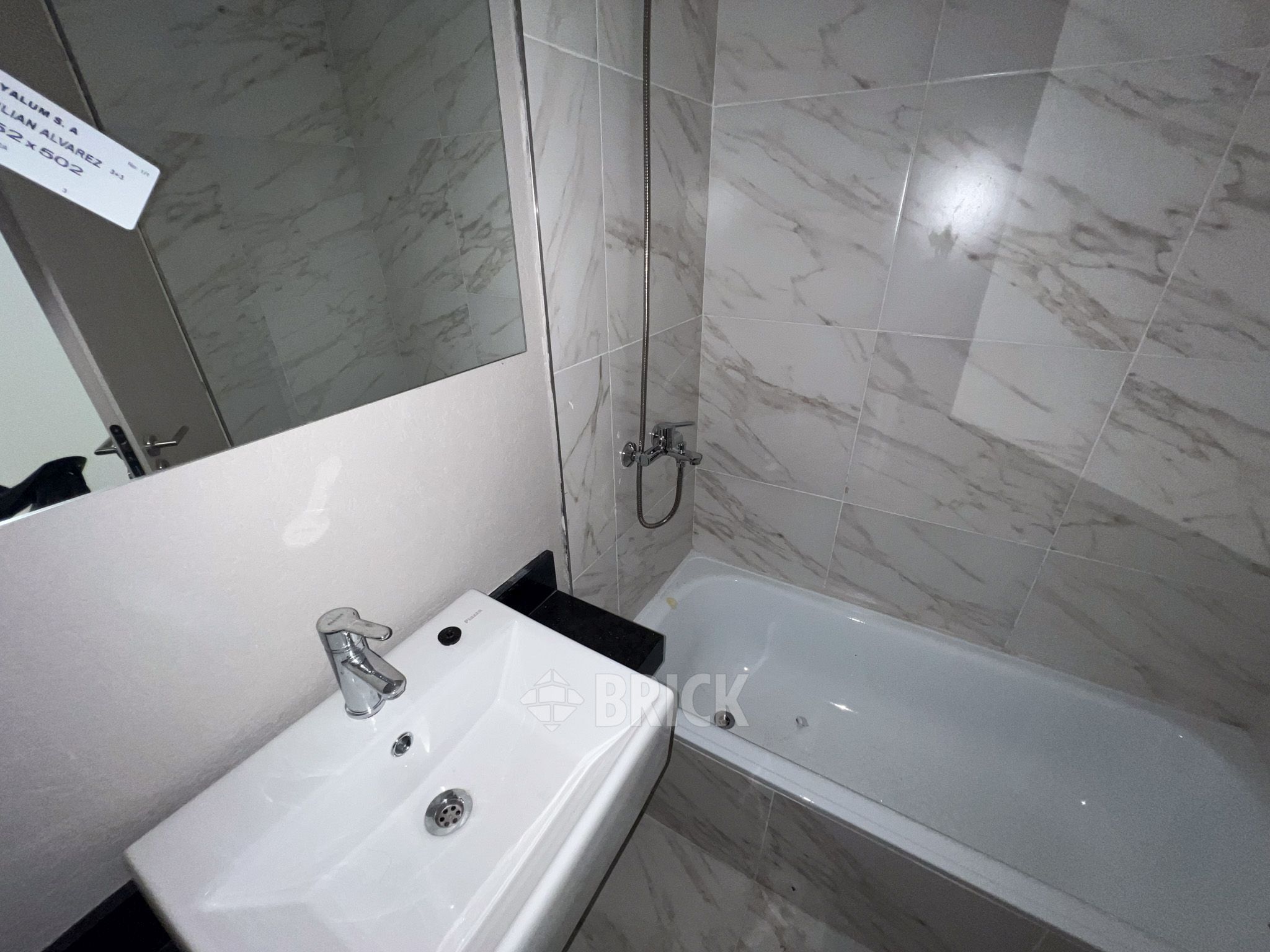 ALVAREZ, JULIAN al 700 Piso 1 15