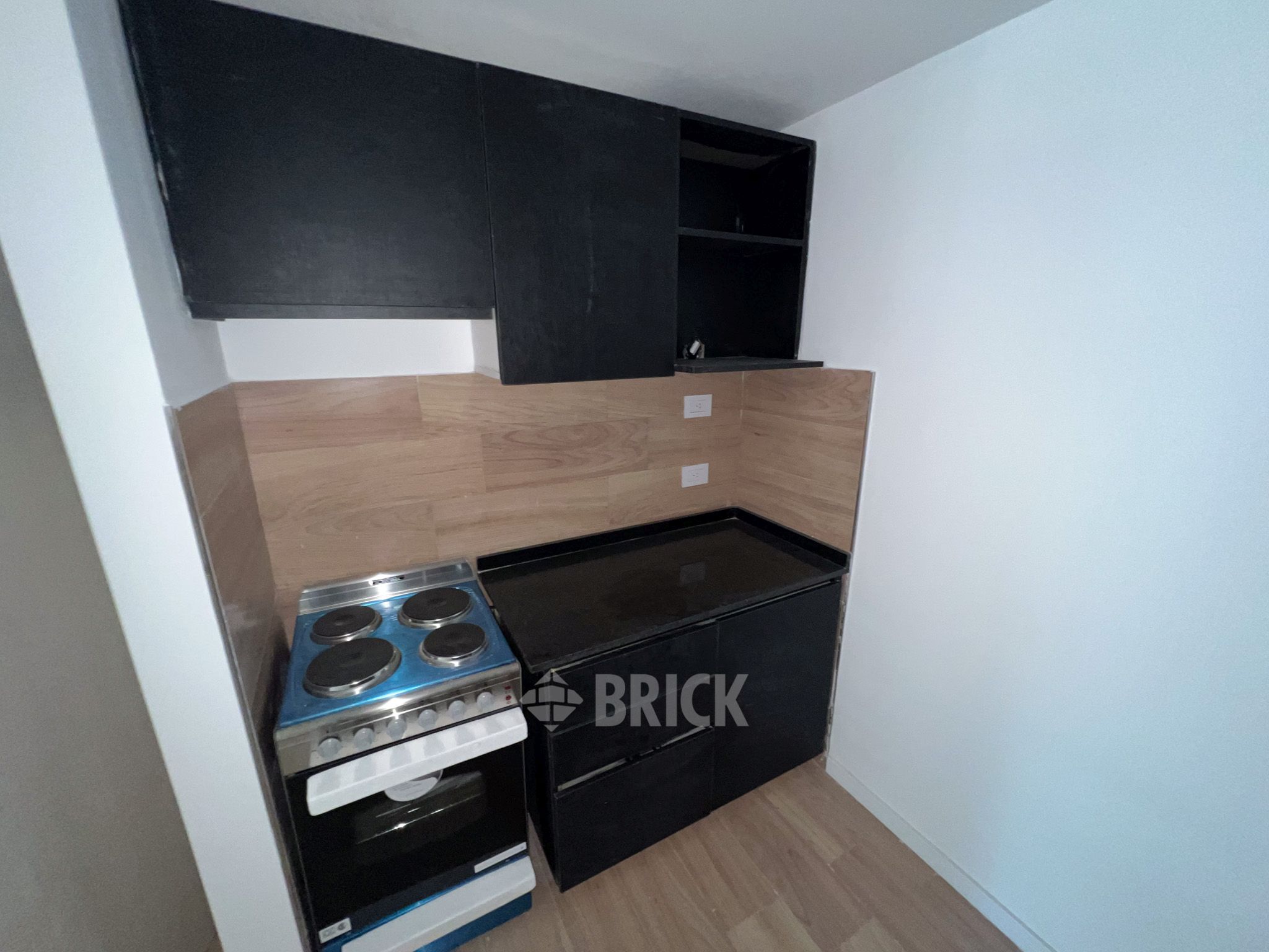 ALVAREZ, JULIAN al 700 Piso 1 17