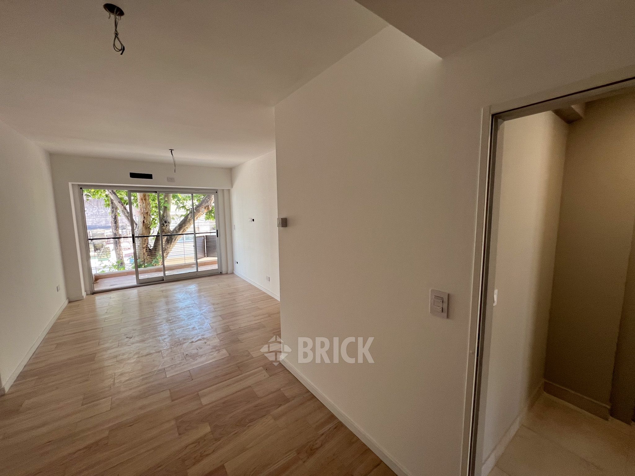 ALVAREZ, JULIAN al 700 Piso 2 1