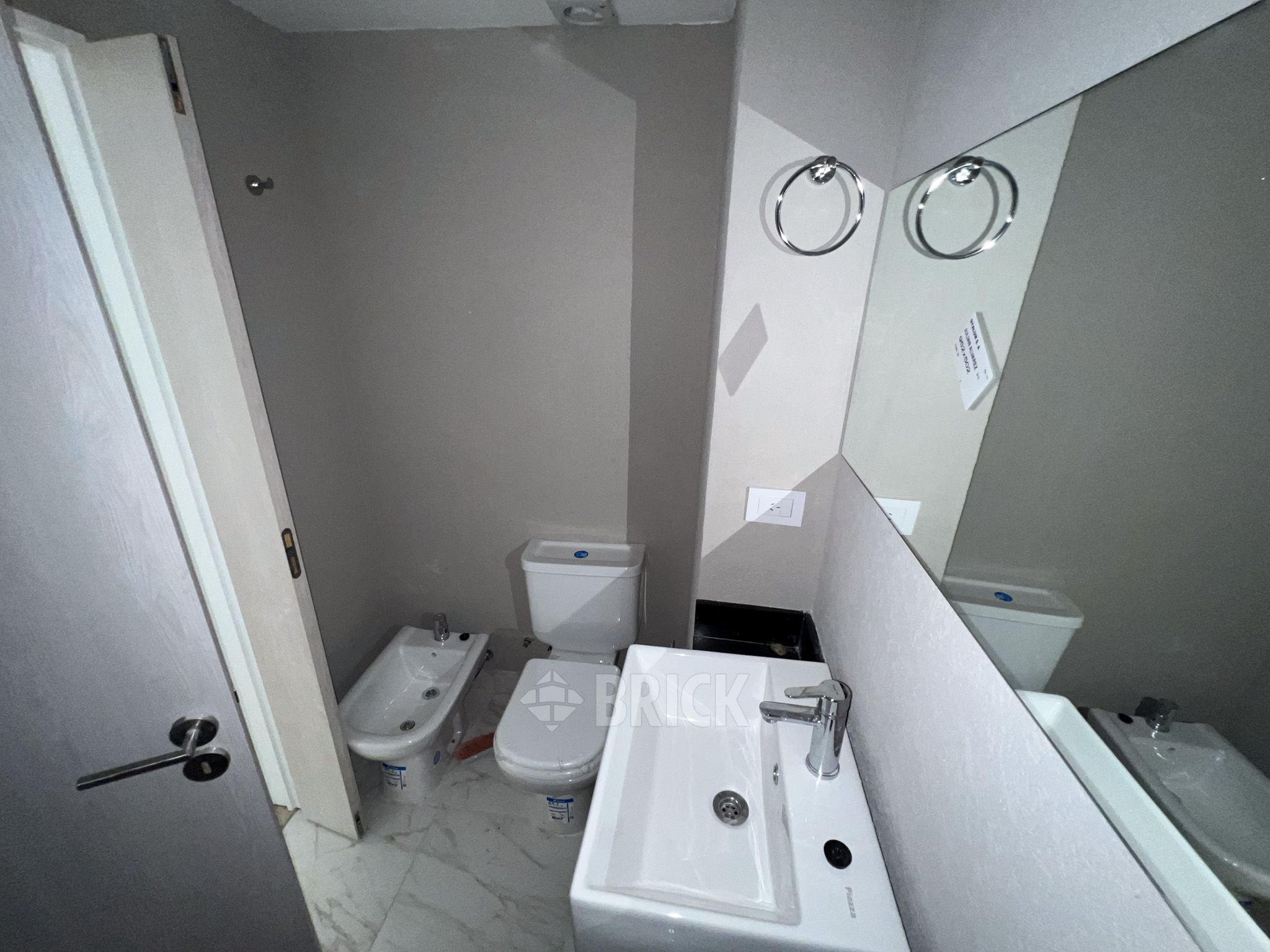 ALVAREZ, JULIAN al 700 Piso 2 14