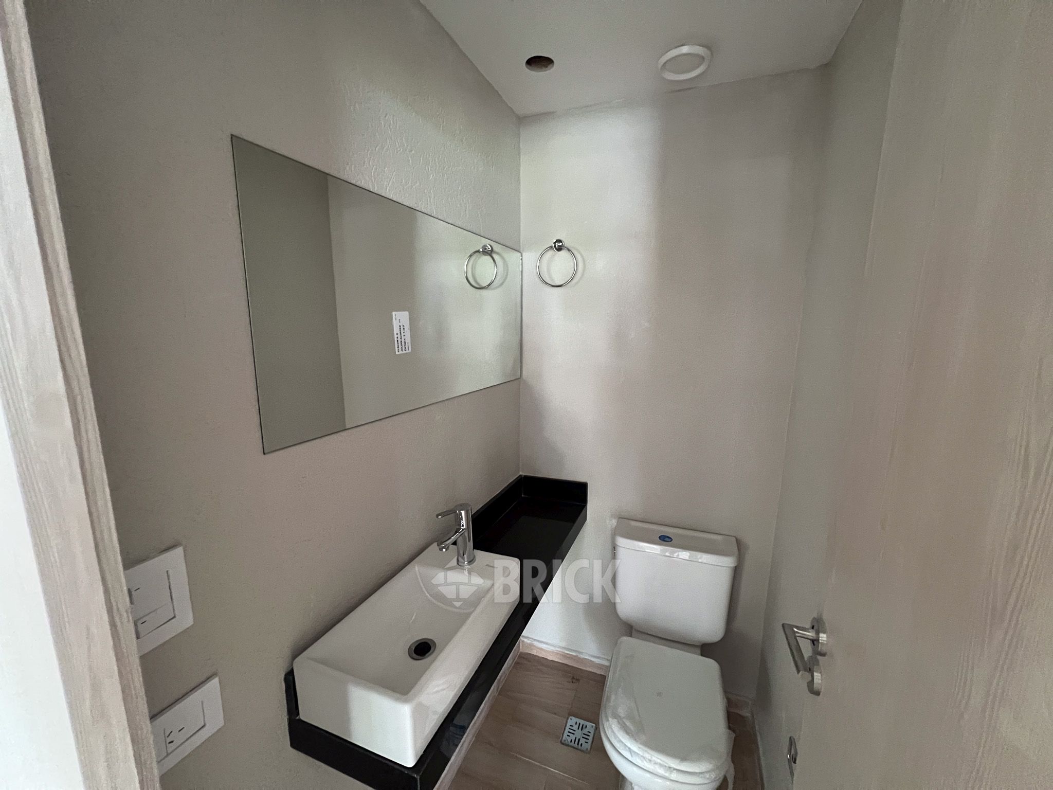 ALVAREZ, JULIAN al 700 Piso 2 7