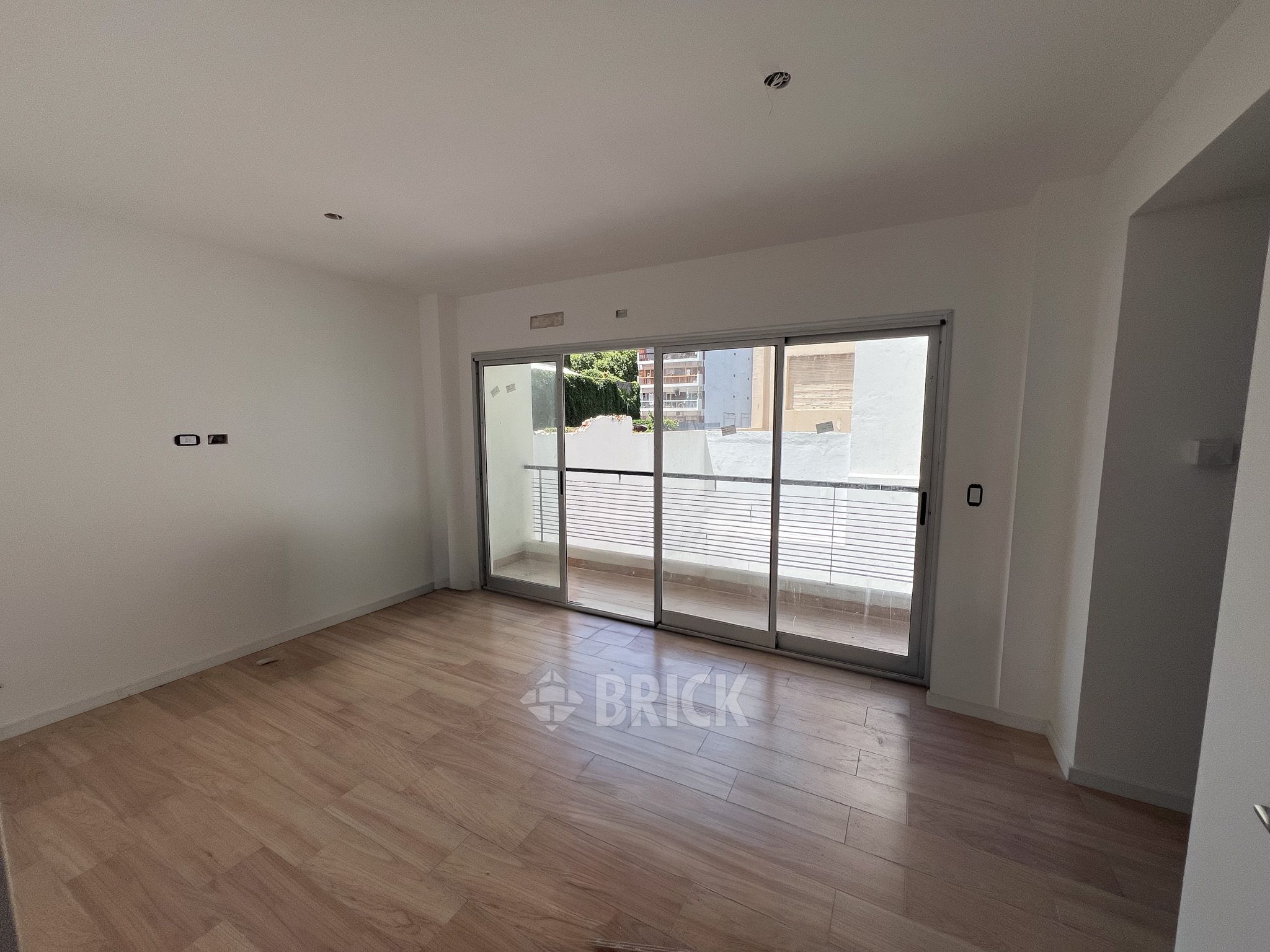 ALVAREZ, JULIAN al 700 Piso 2 1