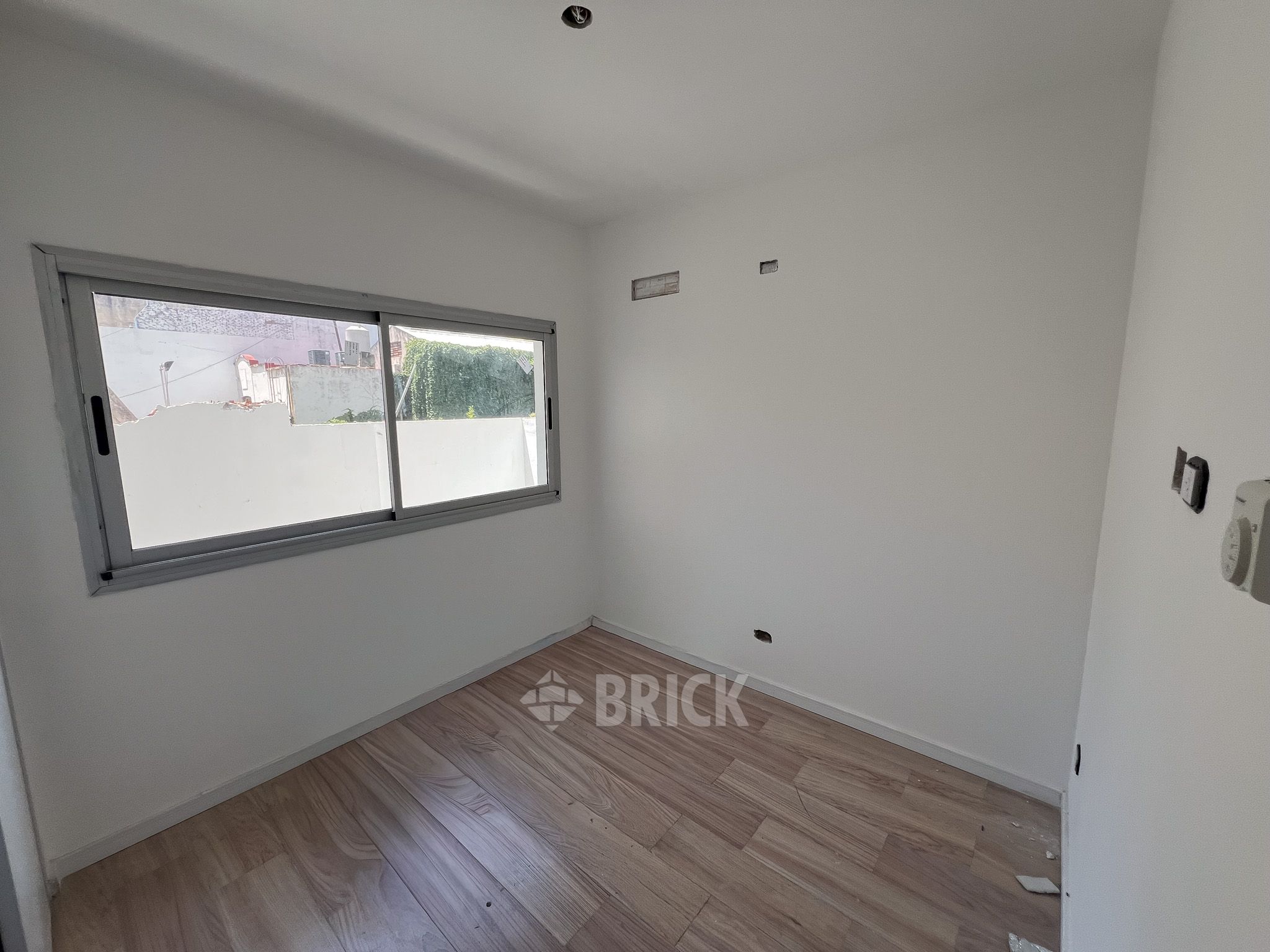 ALVAREZ, JULIAN al 700 Piso 2 12