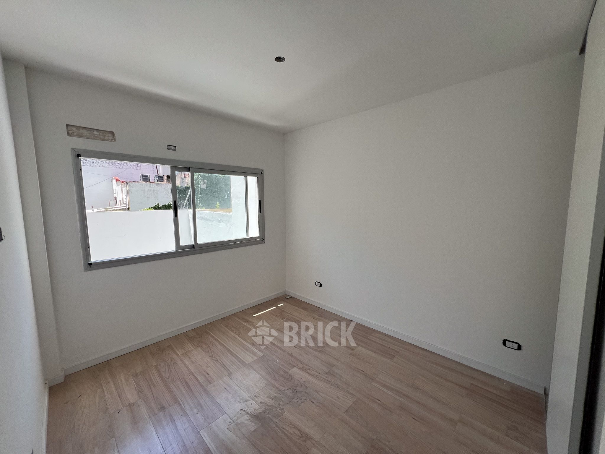 ALVAREZ, JULIAN al 700 Piso 2 14